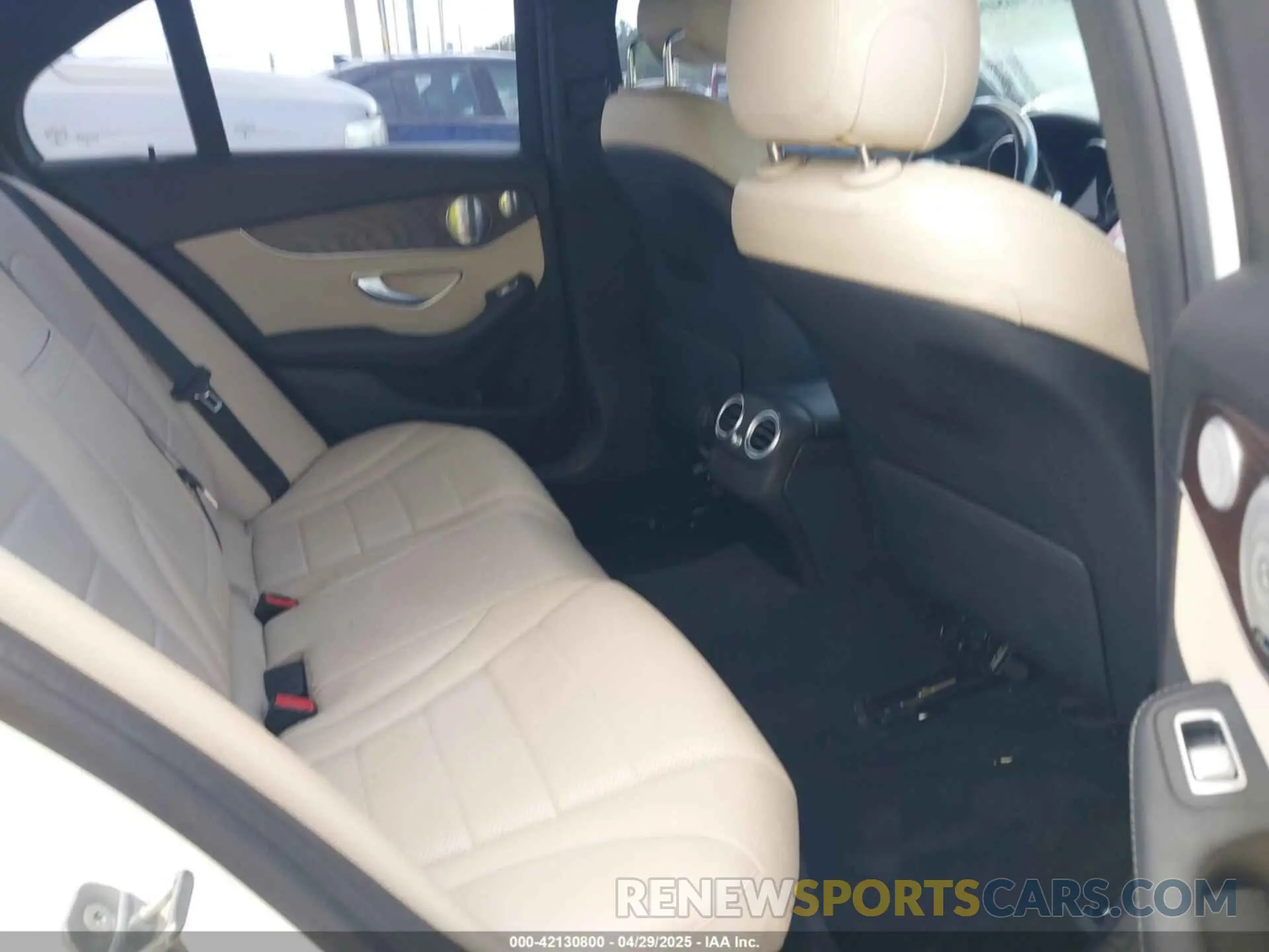 8 Photograph of a damaged car 55SWF8DB7KU319255 MERCEDES-BENZ C 300 2019