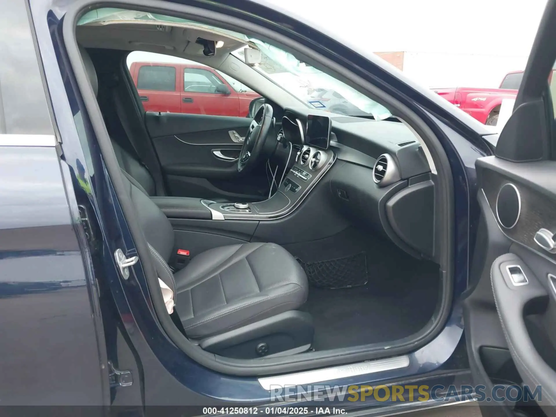 5 Photograph of a damaged car 55SWF8DB8KU299565 MERCEDES-BENZ C 300 2019