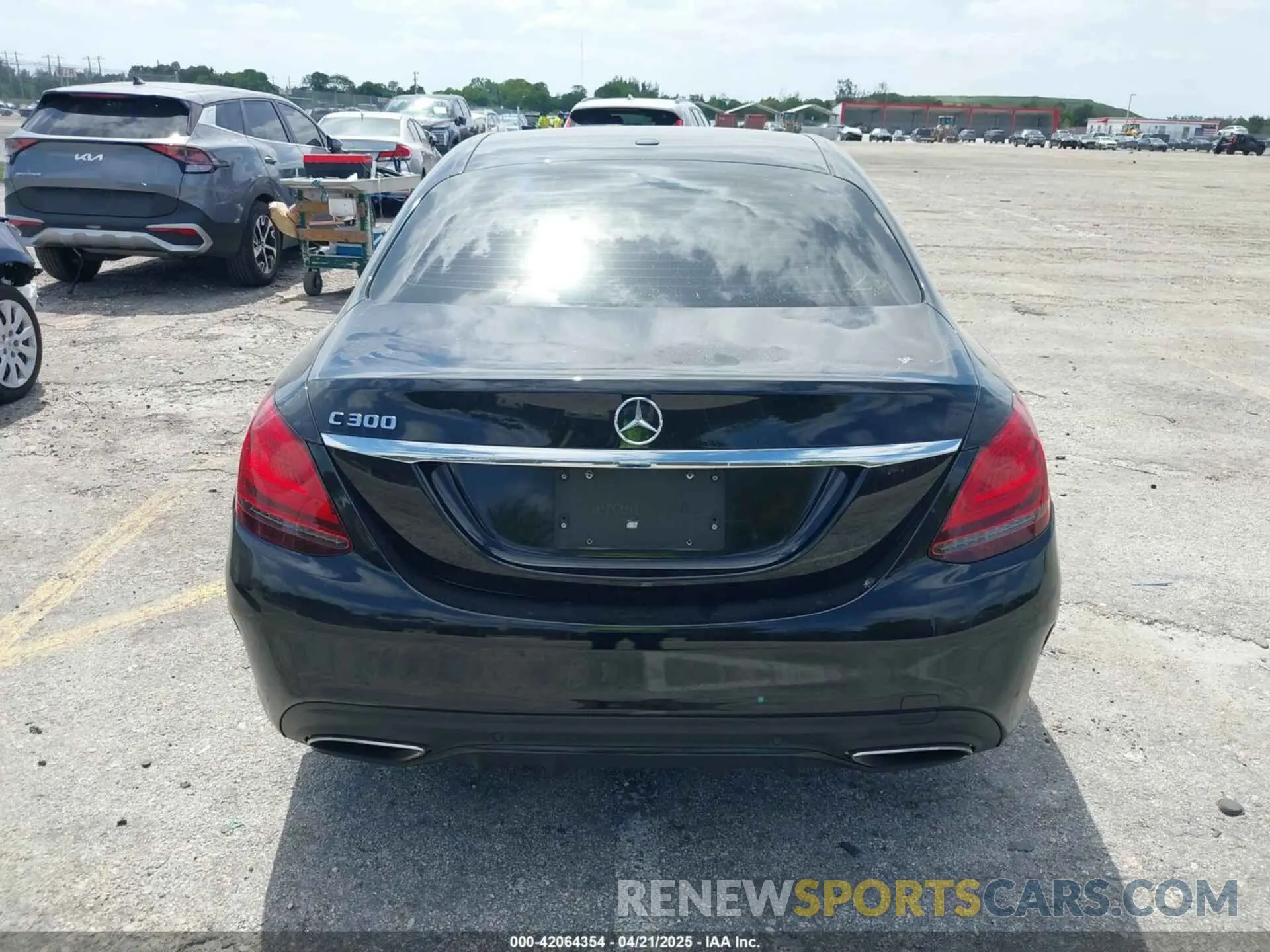 16 Photograph of a damaged car 55SWF8DB8KU308099 MERCEDES-BENZ C 300 2019