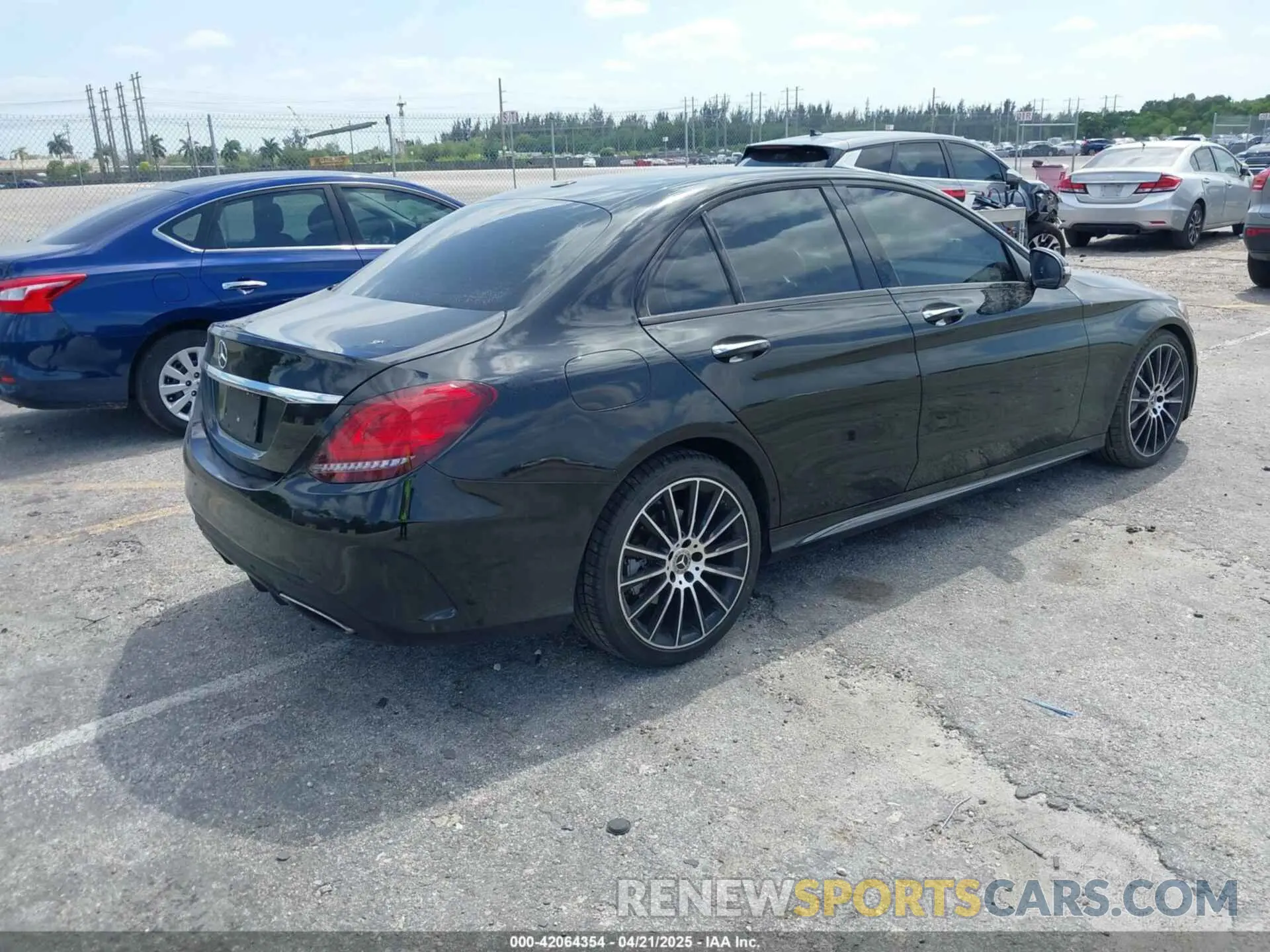 4 Photograph of a damaged car 55SWF8DB8KU308099 MERCEDES-BENZ C 300 2019
