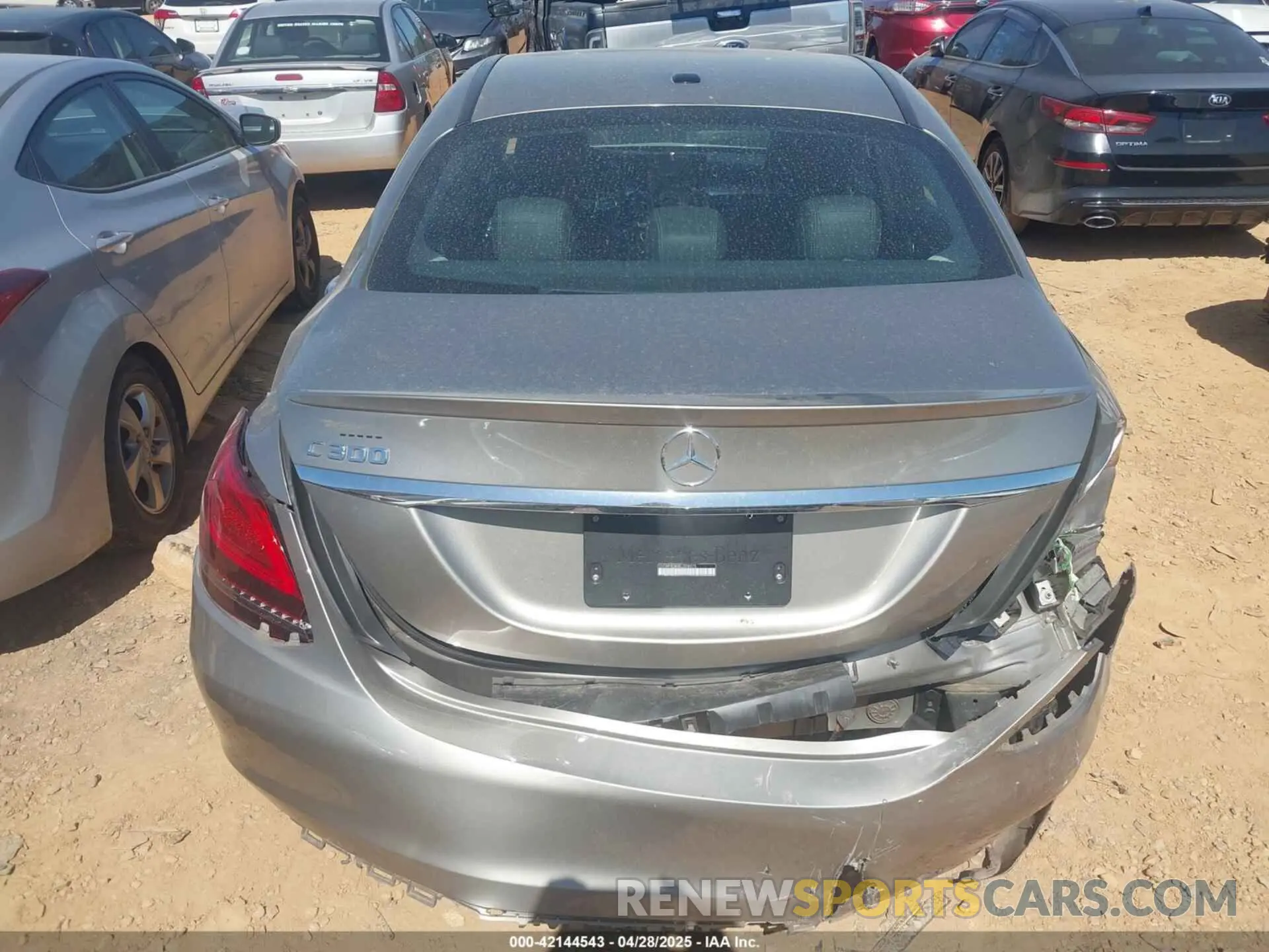 16 Photograph of a damaged car 55SWF8DB8KU308975 MERCEDES-BENZ C 300 2019
