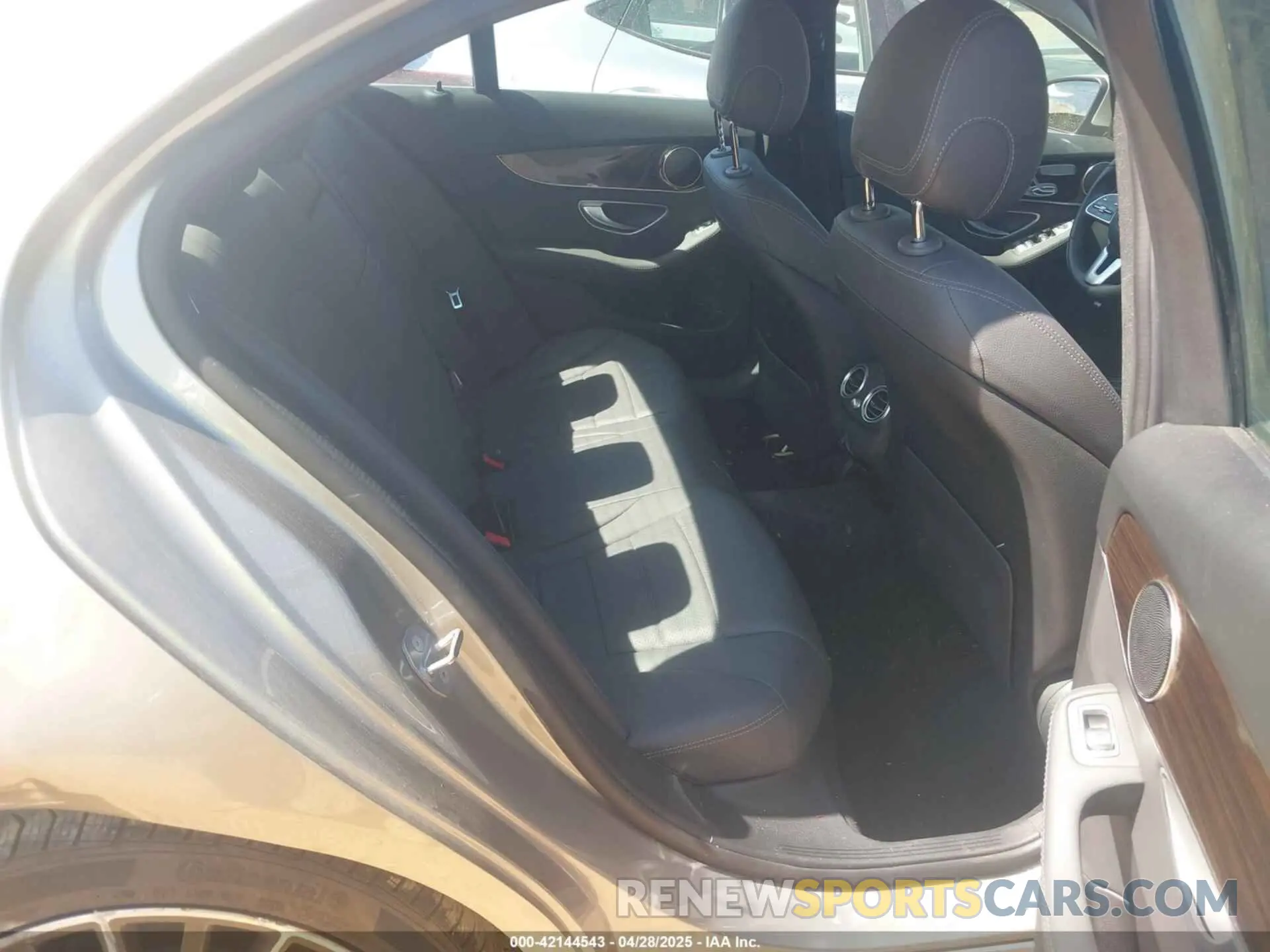 8 Photograph of a damaged car 55SWF8DB8KU308975 MERCEDES-BENZ C 300 2019