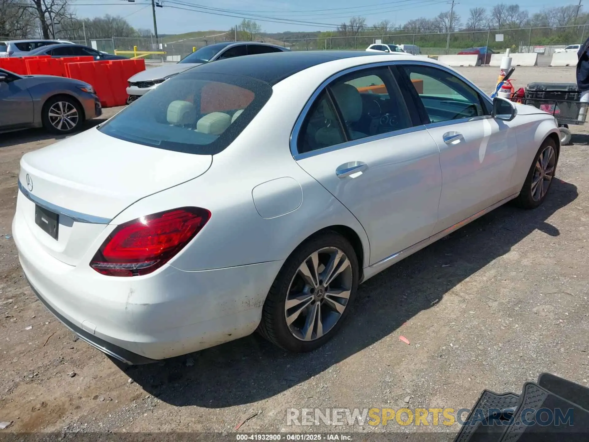 4 Photograph of a damaged car 55SWF8DB8KU310676 MERCEDES-BENZ C 300 2019