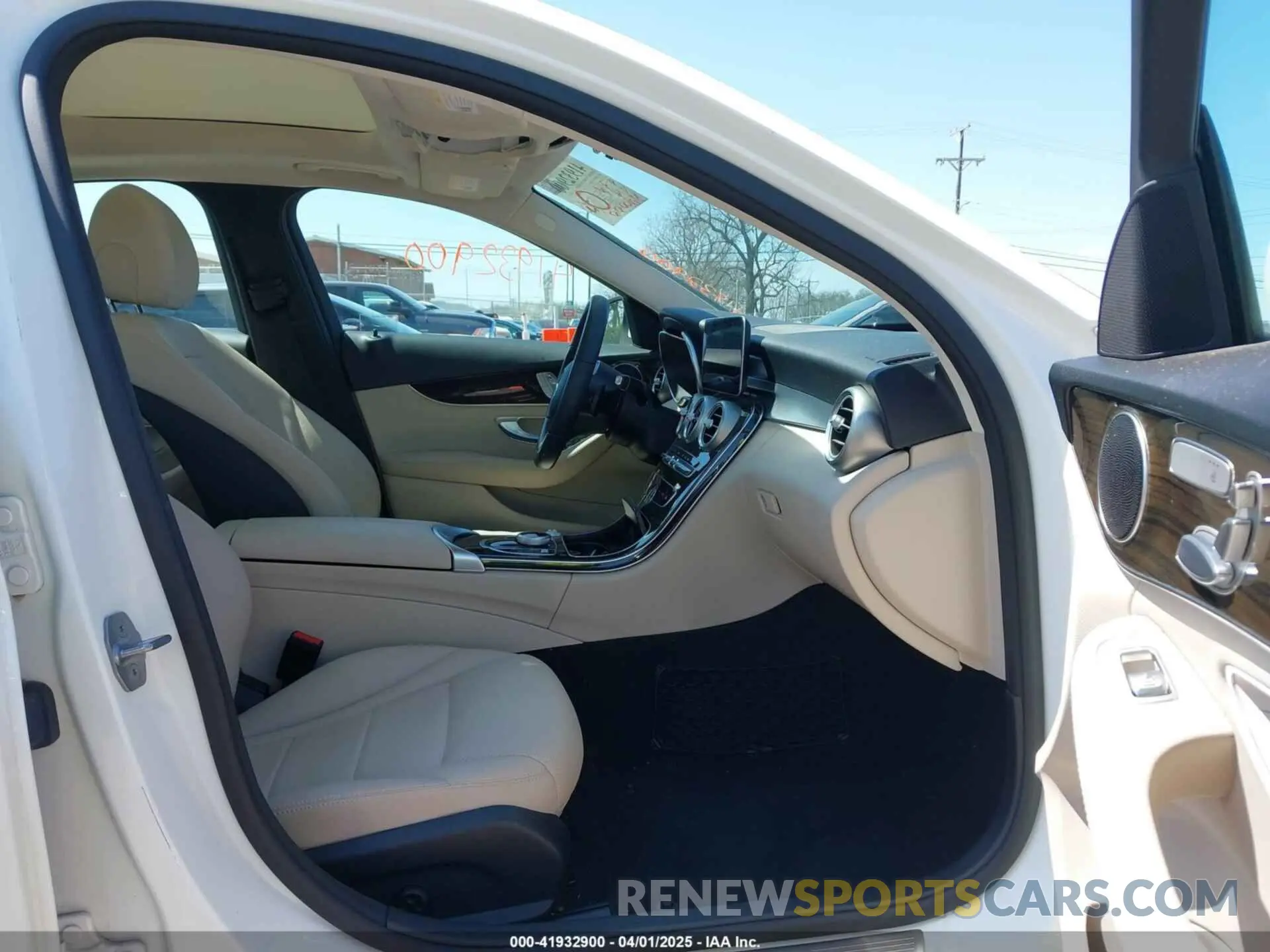 5 Photograph of a damaged car 55SWF8DB8KU310676 MERCEDES-BENZ C 300 2019