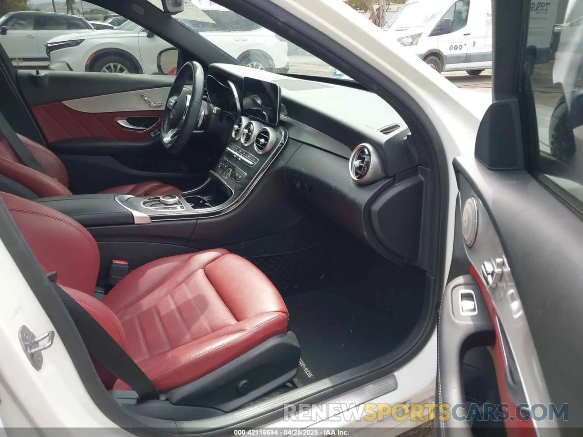 5 Photograph of a damaged car 55SWF8DB9KU298358 MERCEDES-BENZ C 300 2019