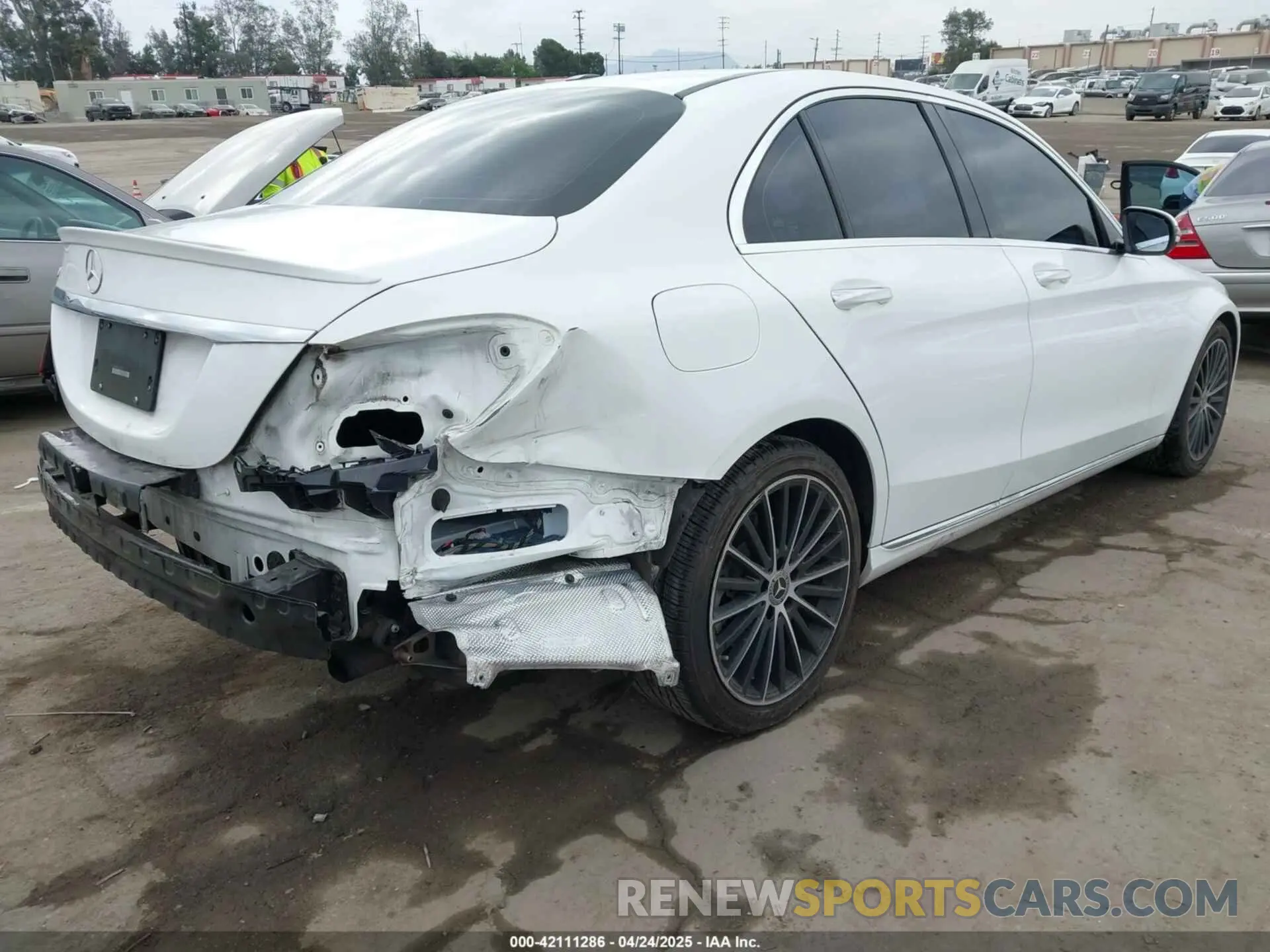 4 Photograph of a damaged car 55SWF8DBXKU305138 MERCEDES-BENZ C 300 2019