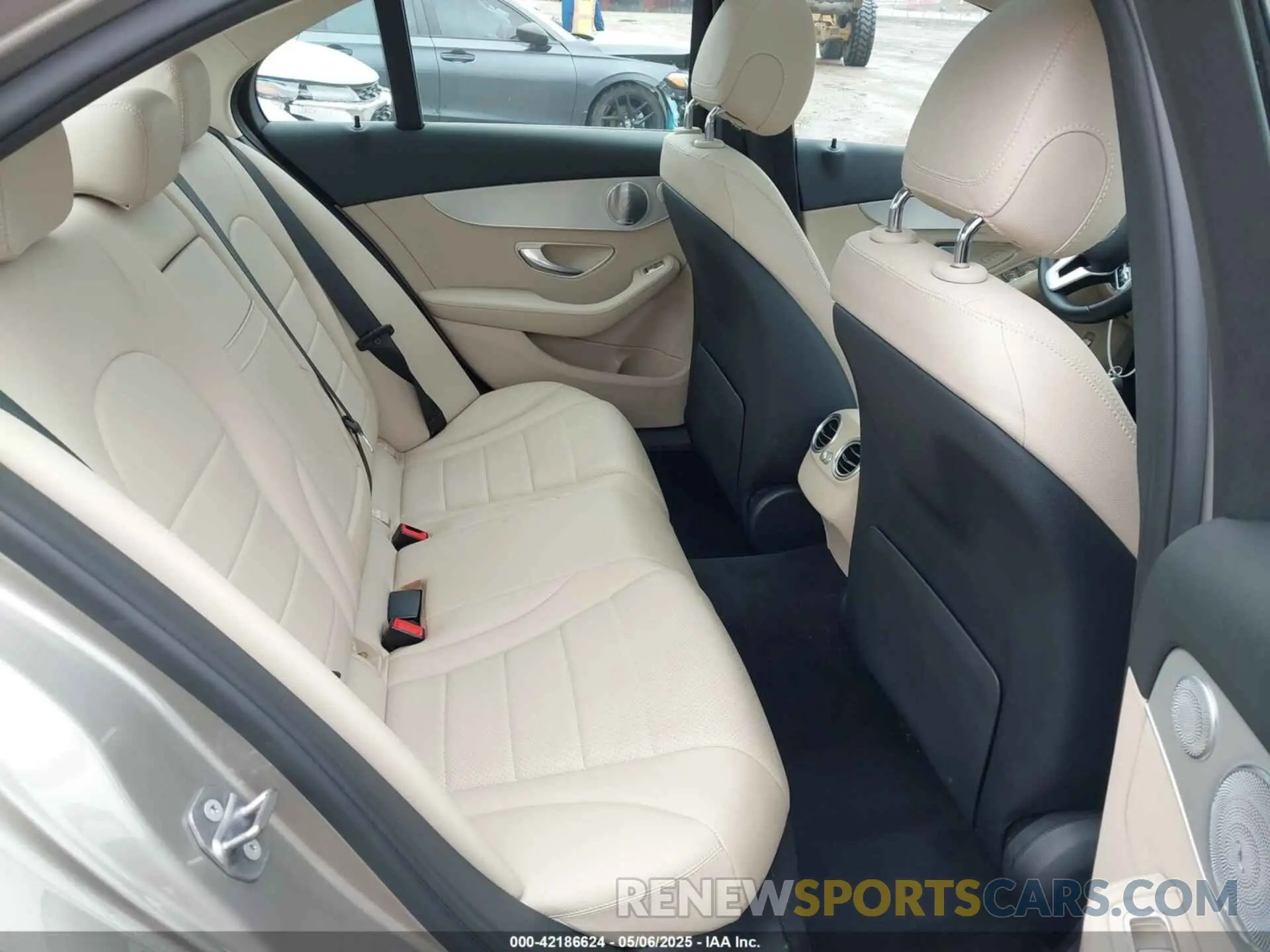 8 Photograph of a damaged car 55SWF8DBXKU315975 MERCEDES-BENZ C 300 2019