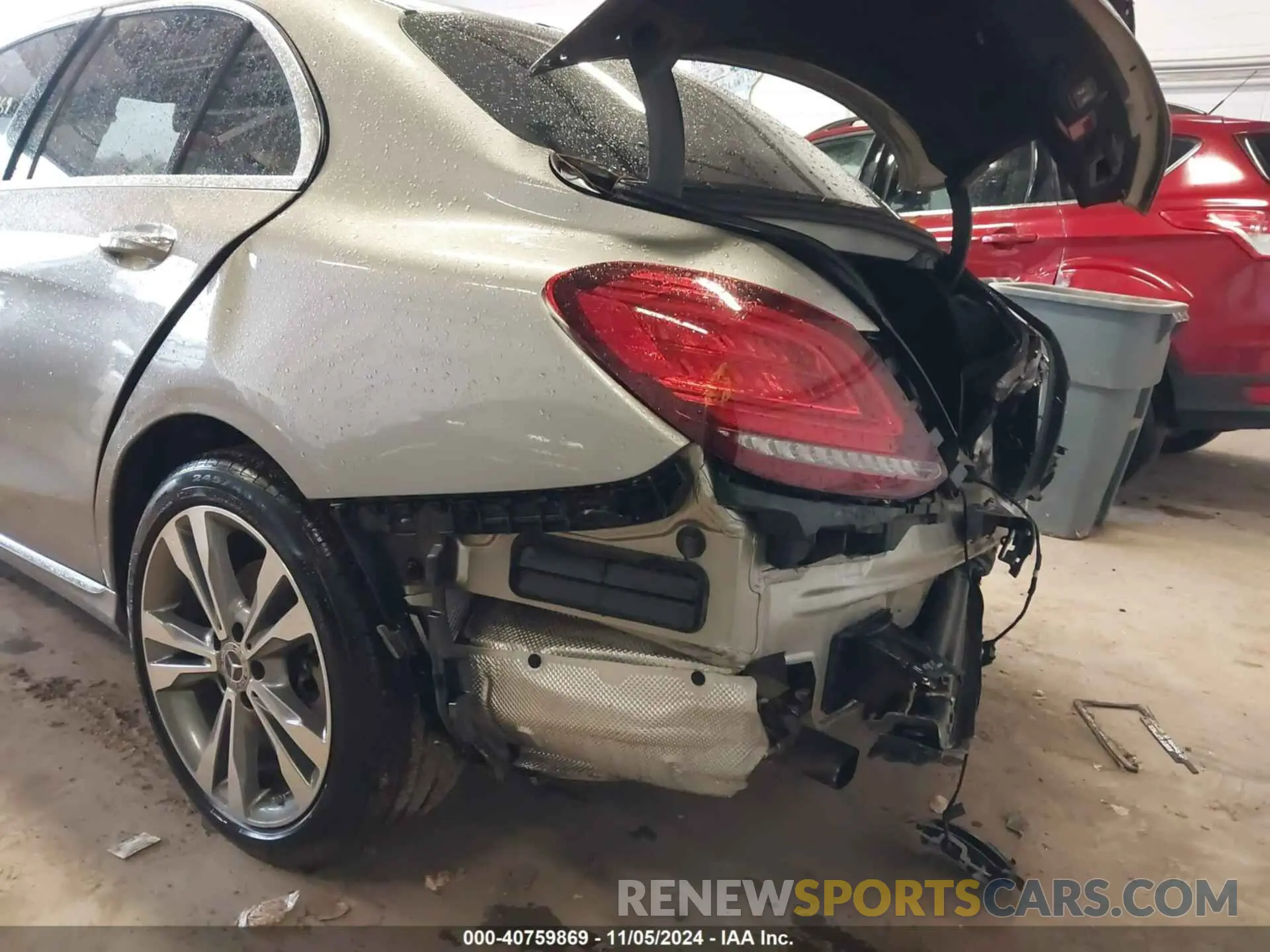 18 Photograph of a damaged car 55SWF8EB2KU293484 MERCEDES-BENZ C 300 2019