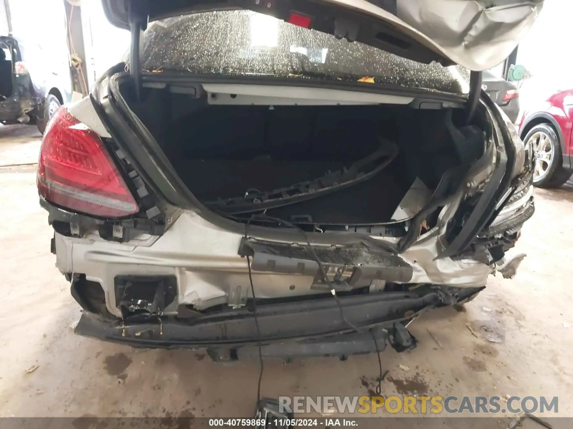 19 Photograph of a damaged car 55SWF8EB2KU293484 MERCEDES-BENZ C 300 2019
