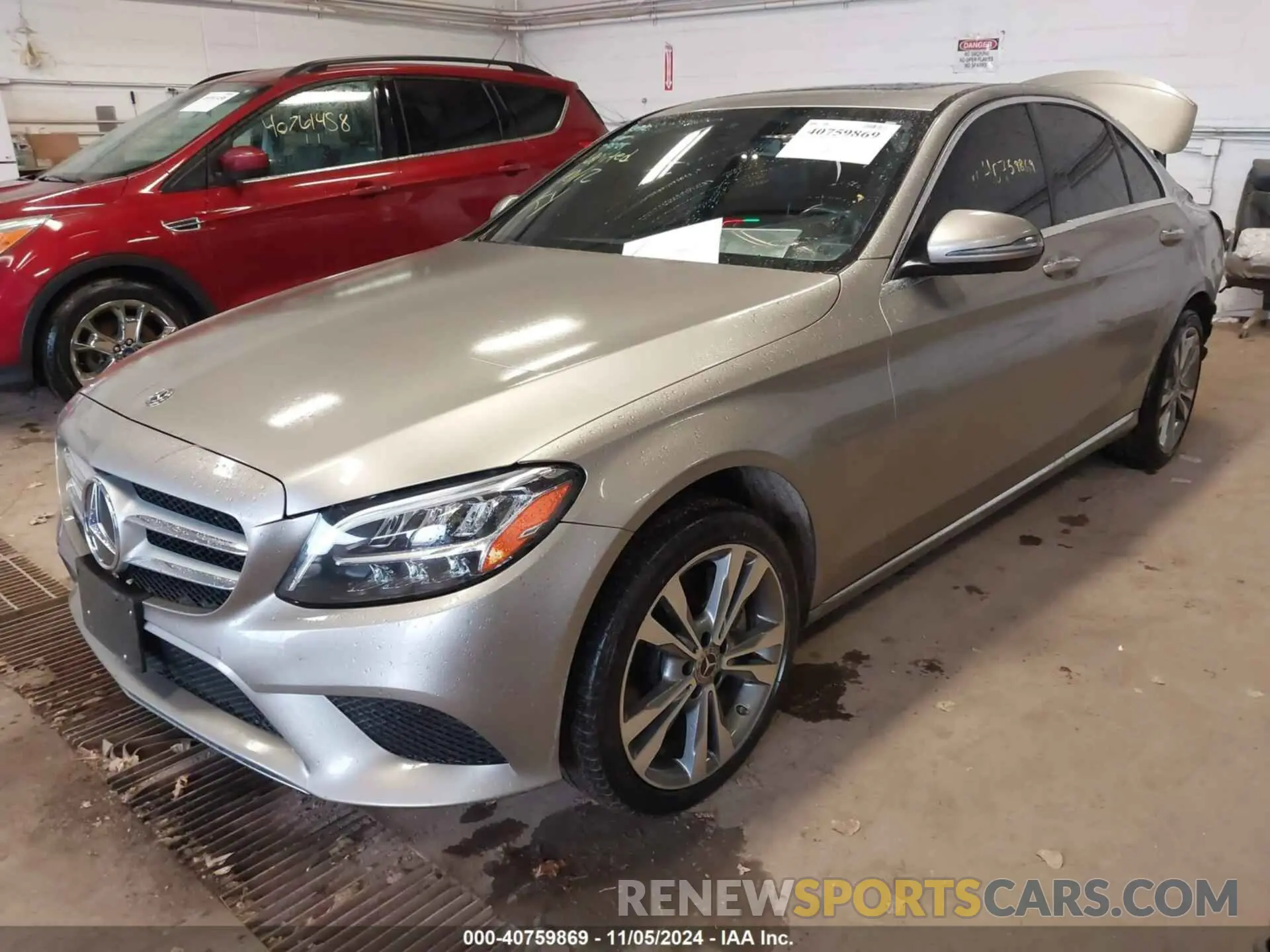2 Photograph of a damaged car 55SWF8EB2KU293484 MERCEDES-BENZ C 300 2019