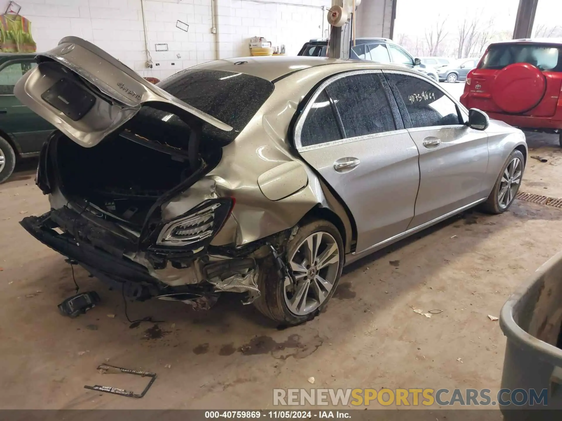 4 Photograph of a damaged car 55SWF8EB2KU293484 MERCEDES-BENZ C 300 2019