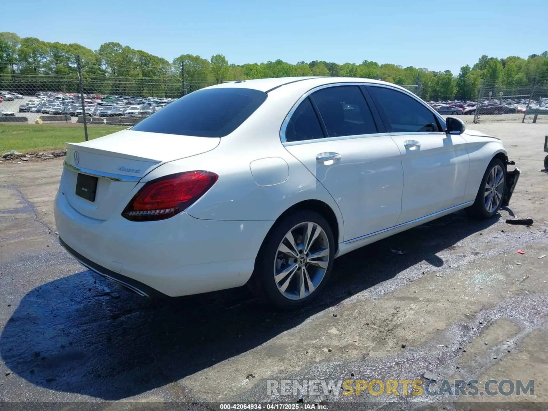 4 Photograph of a damaged car 55SWF8EB3KU297396 MERCEDES-BENZ C 300 2019