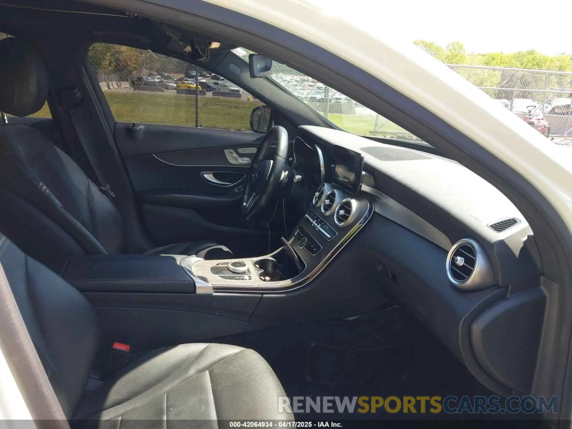 5 Photograph of a damaged car 55SWF8EB3KU297396 MERCEDES-BENZ C 300 2019