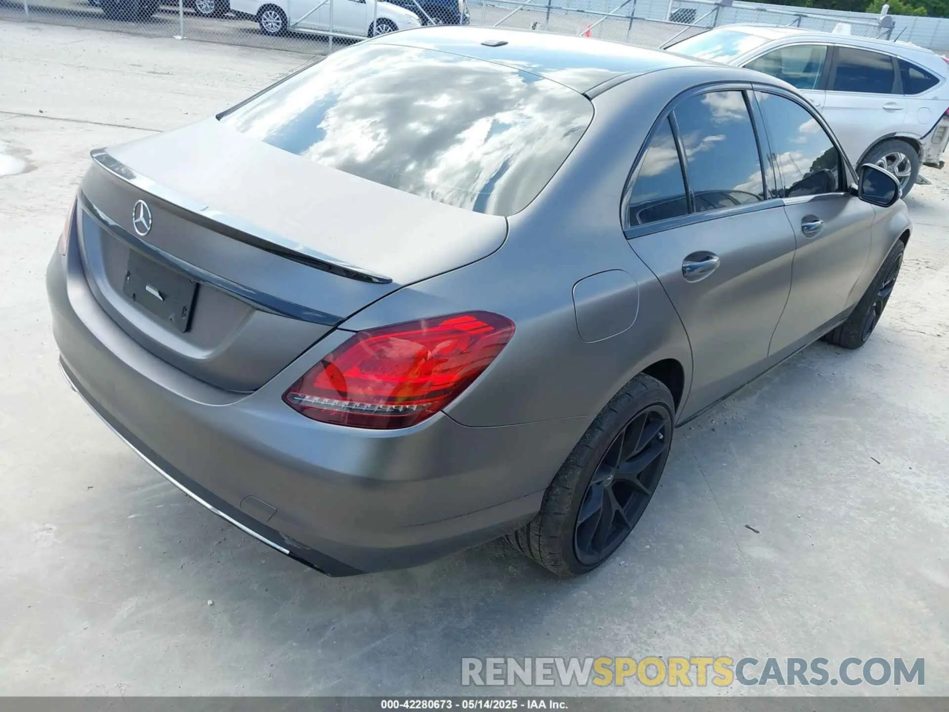 4 Photograph of a damaged car 55SWF8EB6KU298297 MERCEDES-BENZ C 300 2019