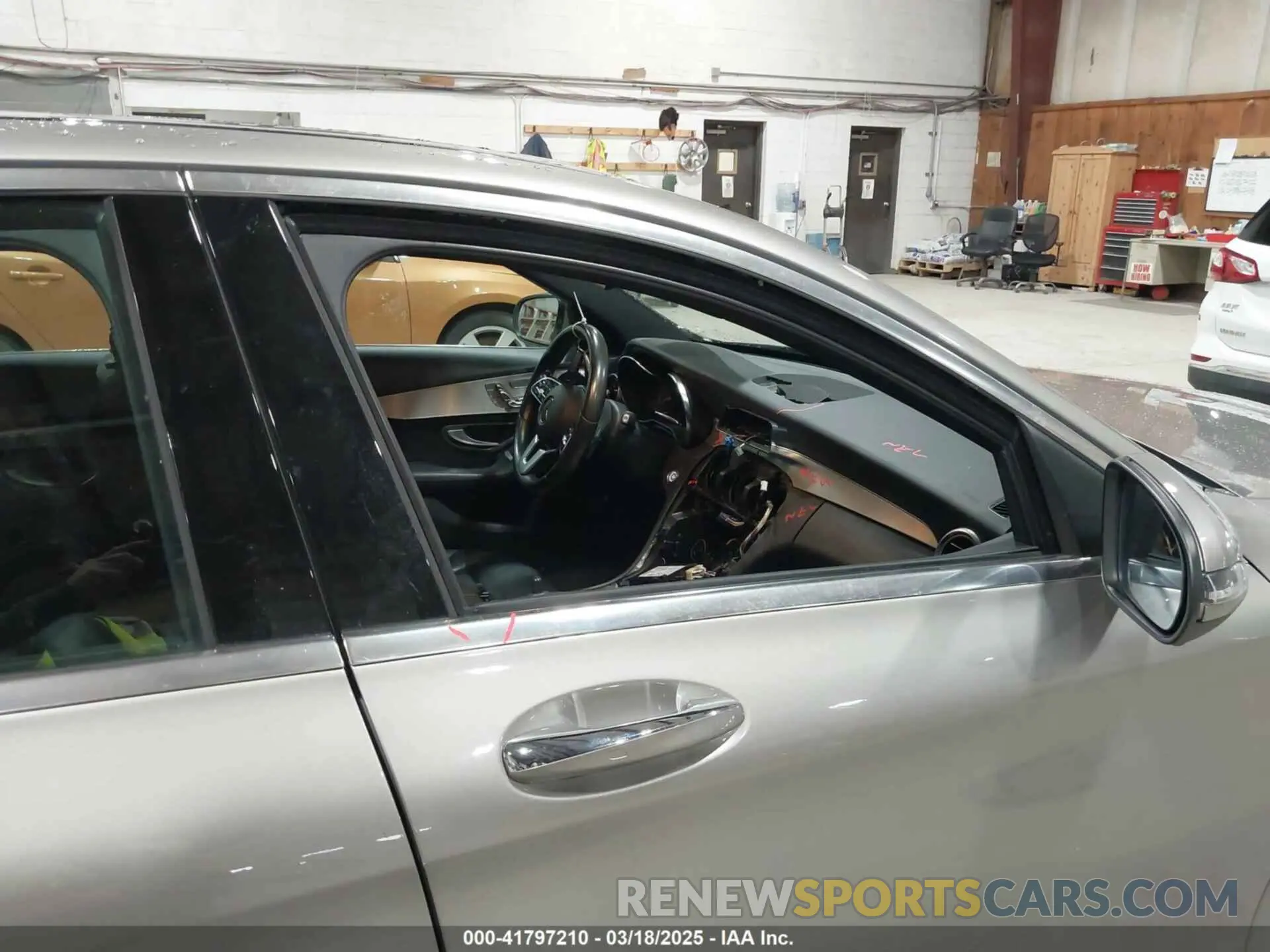21 Photograph of a damaged car 55SWF8EB6KU321044 MERCEDES-BENZ C 300 2019