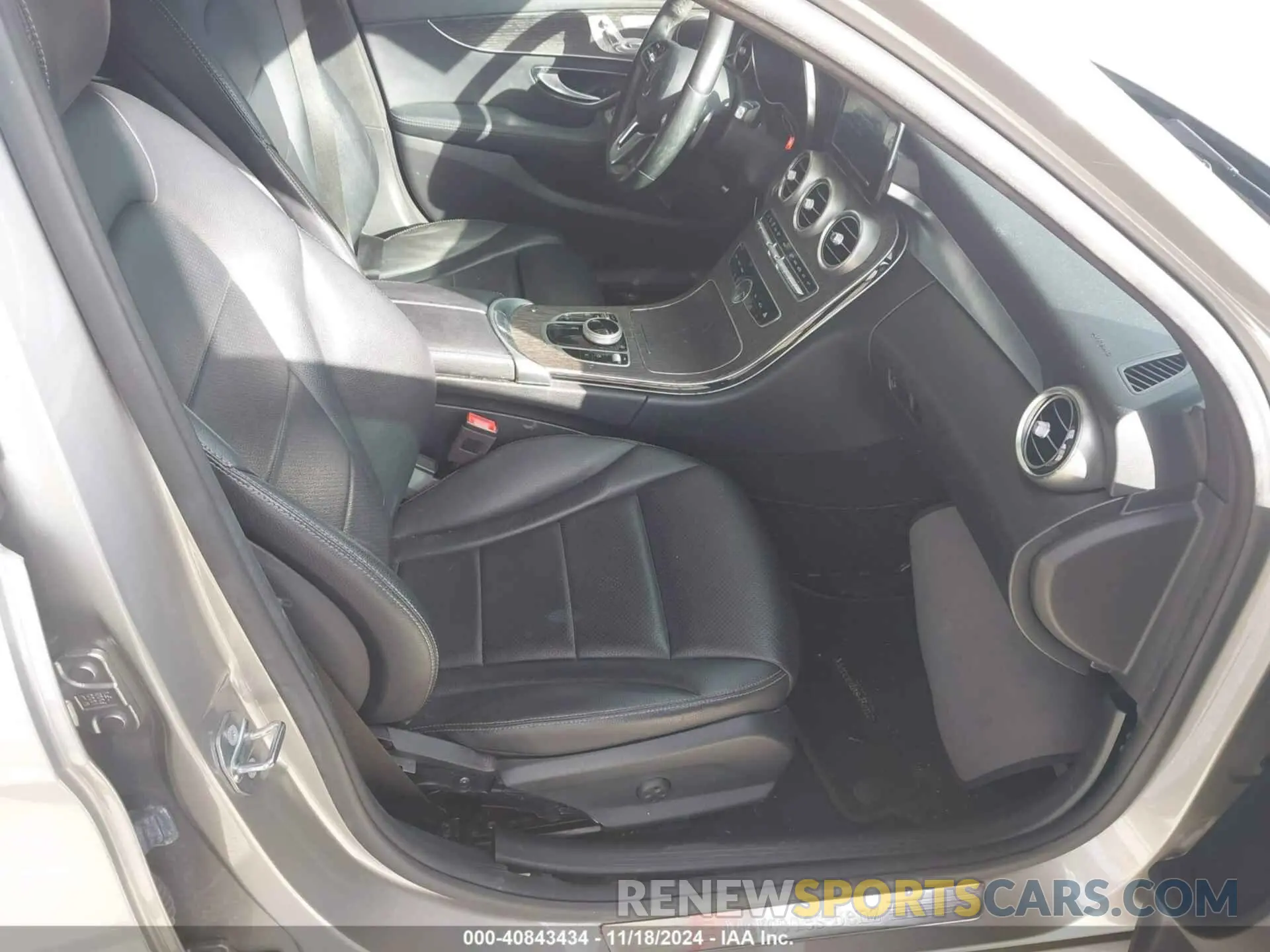 5 Photograph of a damaged car 55SWF8EB7KU290595 MERCEDES-BENZ C 300 2019
