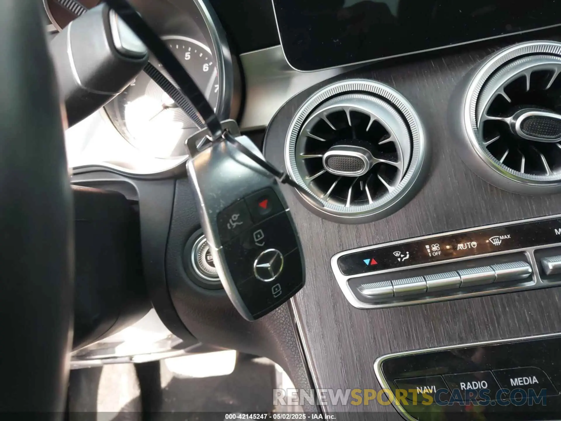 11 Photograph of a damaged car 55SWF8EB8KU298995 MERCEDES-BENZ C 300 2019