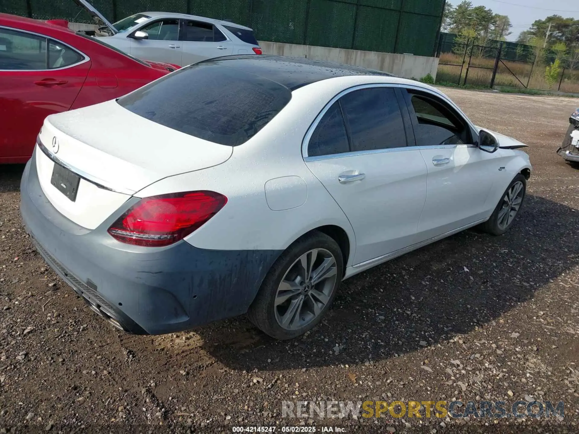 4 Photograph of a damaged car 55SWF8EB8KU298995 MERCEDES-BENZ C 300 2019