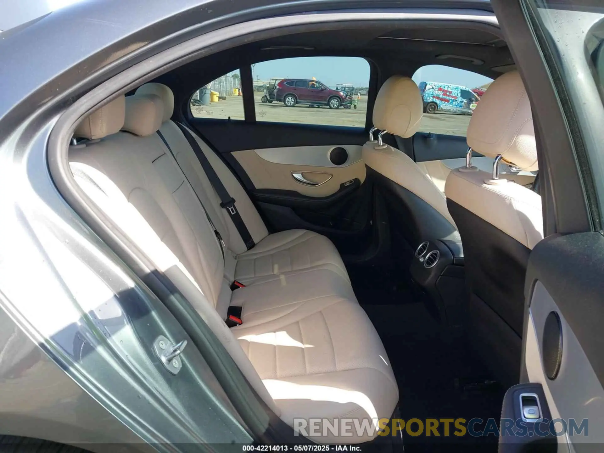 8 Photograph of a damaged car 55SWF8EB8KU308344 MERCEDES-BENZ C 300 2019