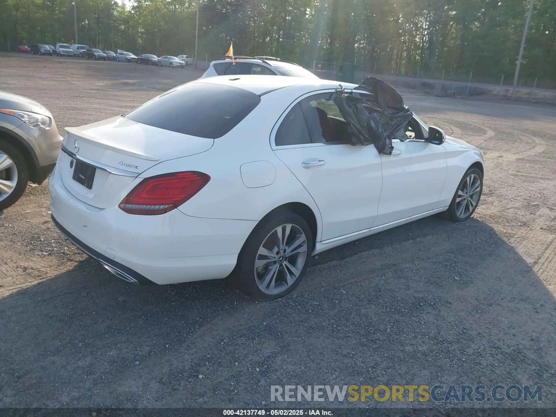 4 Photograph of a damaged car 55SWF8EB9KU296768 MERCEDES-BENZ C 300 2019