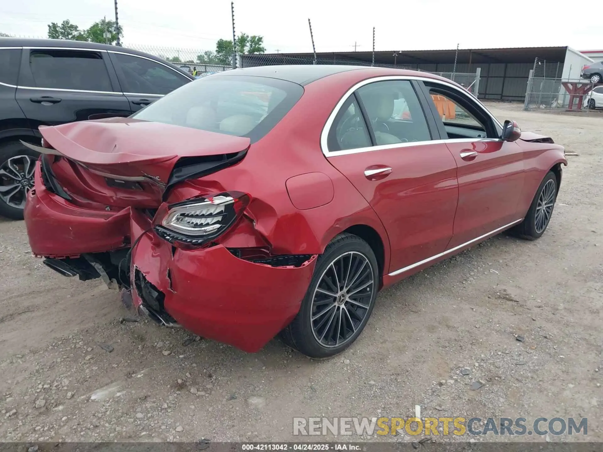 4 Photograph of a damaged car 55SWF8EB9KU308188 MERCEDES-BENZ C 300 2019