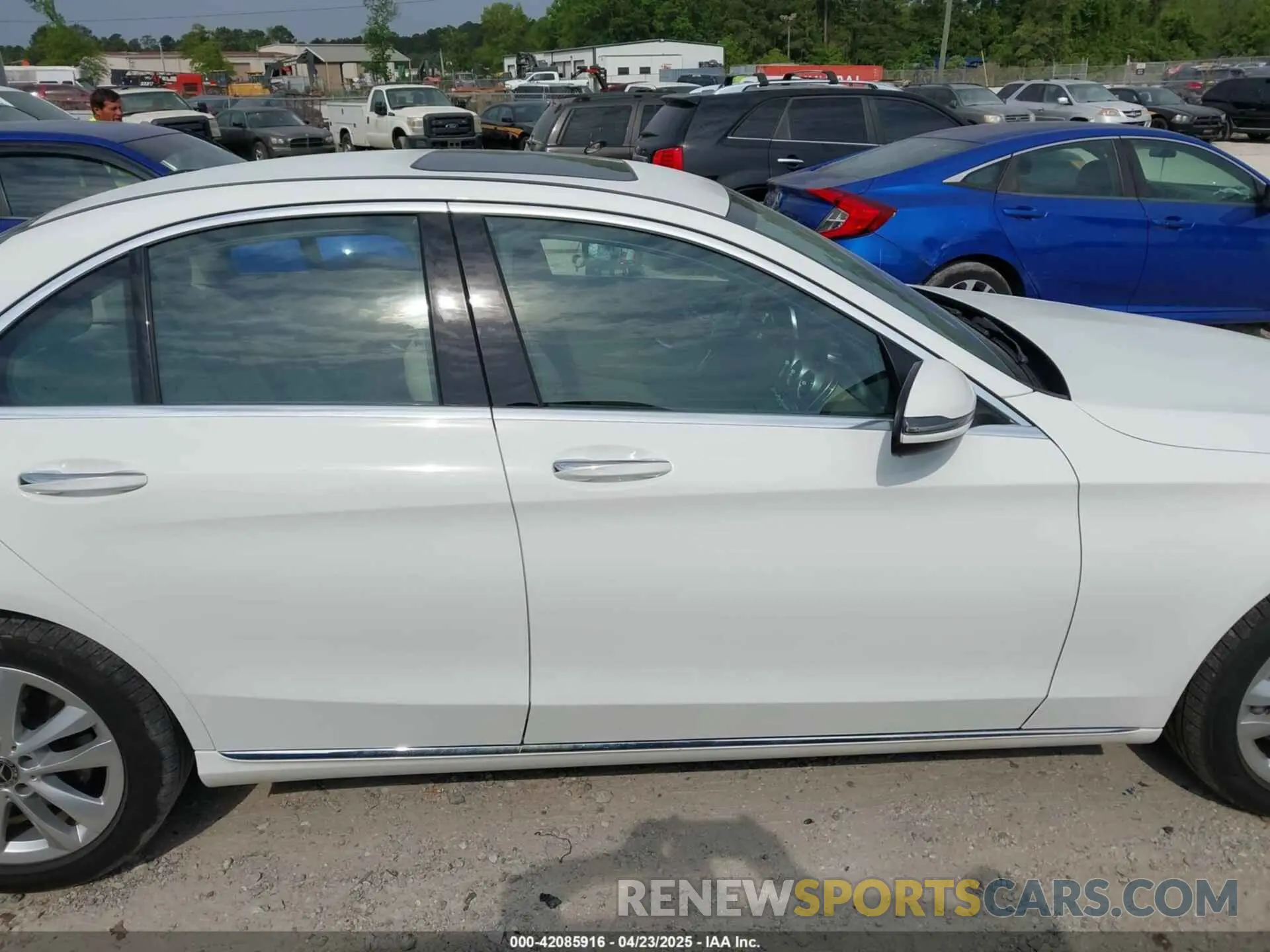 13 Photograph of a damaged car 55SWF8EB9KU311723 MERCEDES-BENZ C 300 2019