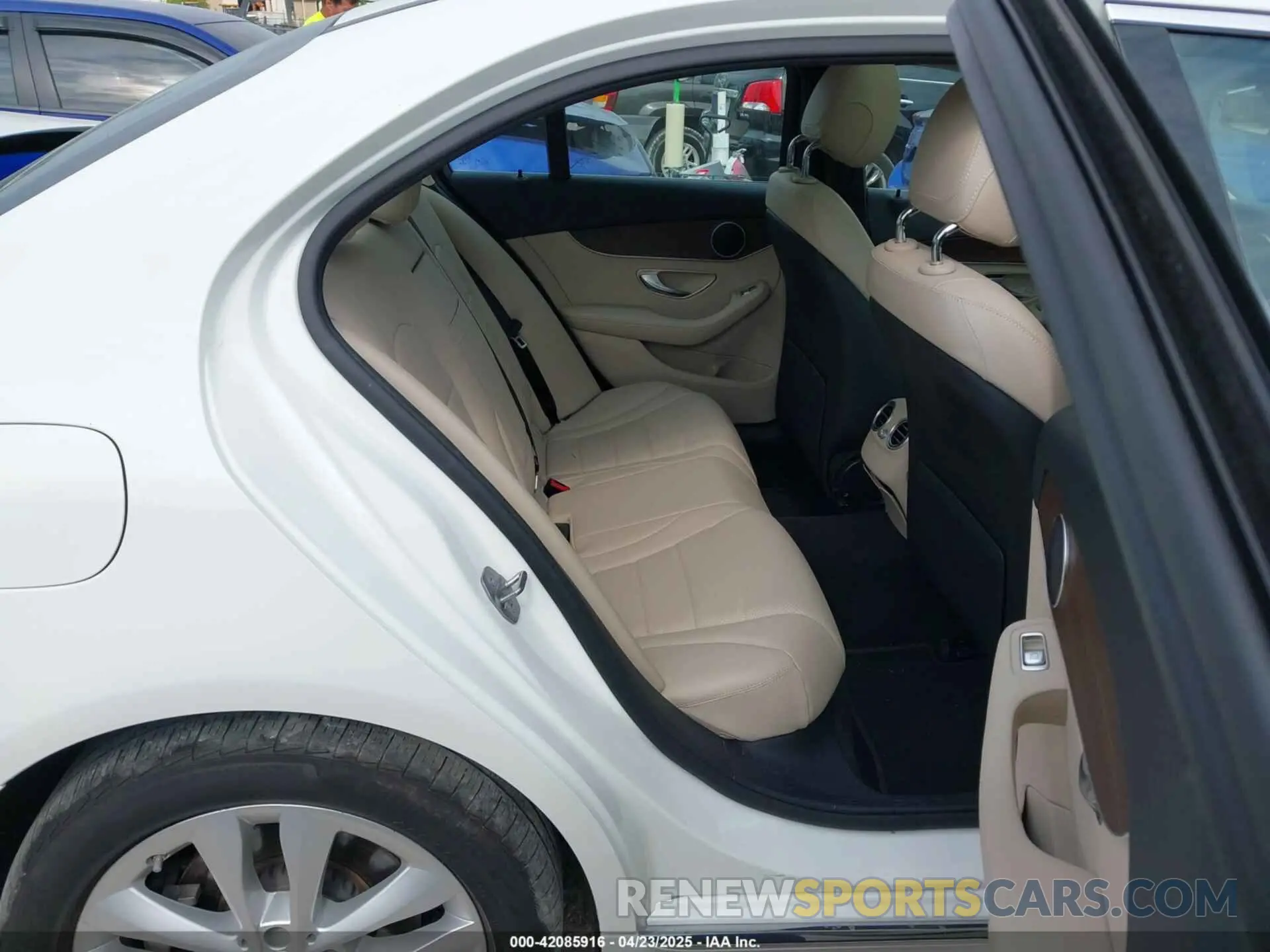 8 Photograph of a damaged car 55SWF8EB9KU311723 MERCEDES-BENZ C 300 2019