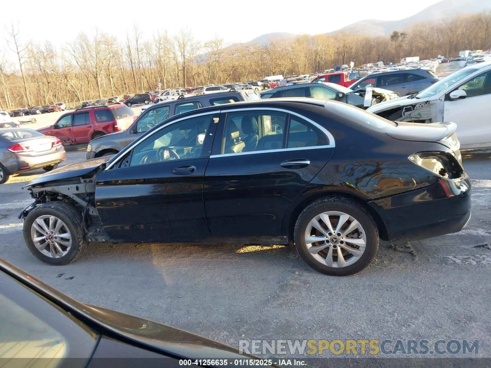 14 Photograph of a damaged car 55SWF8EBXKU315943 MERCEDES-BENZ C 300 2019