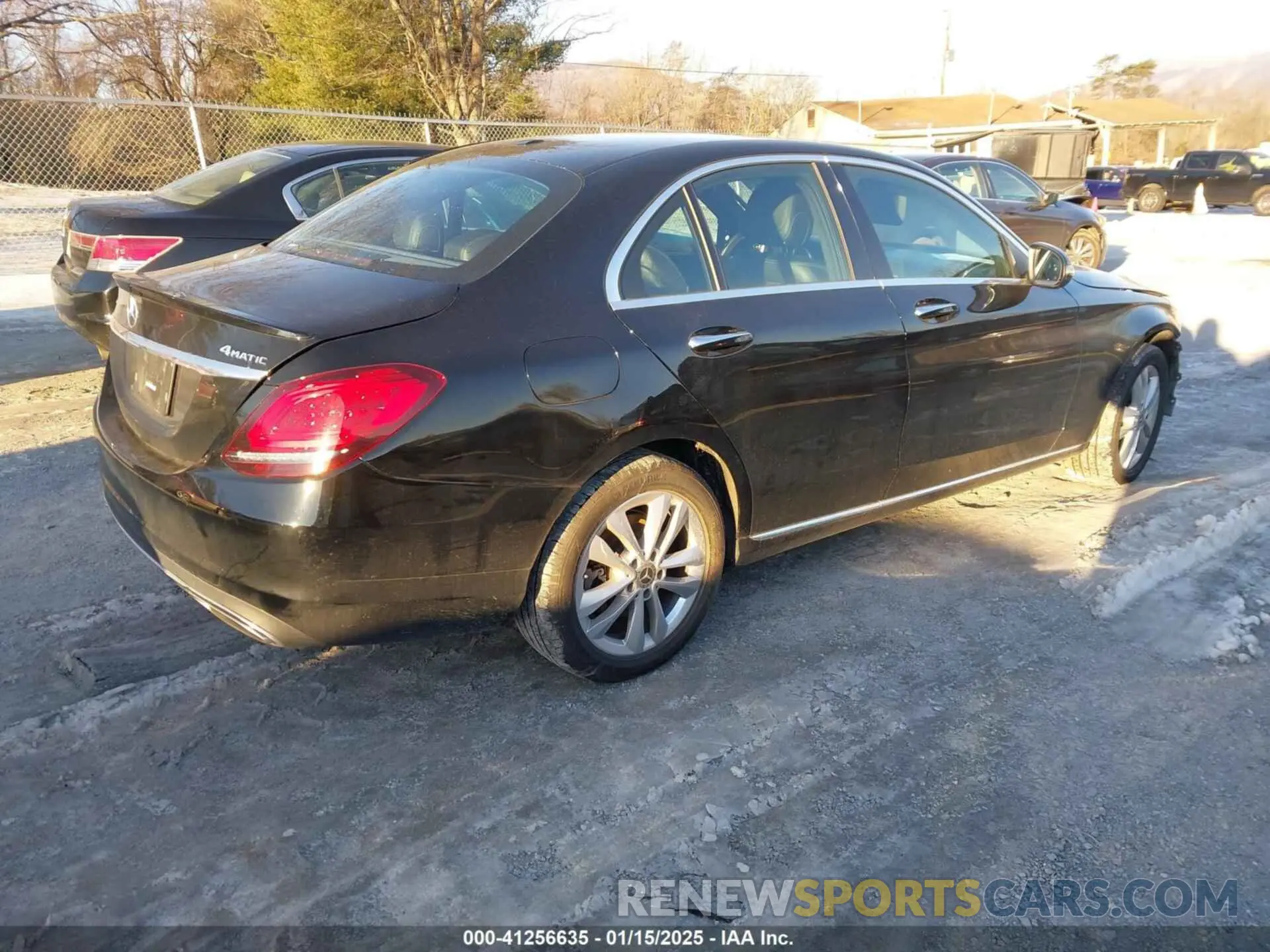 4 Photograph of a damaged car 55SWF8EBXKU315943 MERCEDES-BENZ C 300 2019