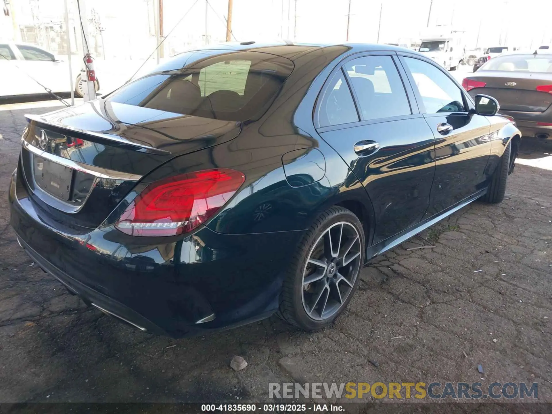 4 Photograph of a damaged car WDDWF8DB0KR506709 MERCEDES-BENZ C 300 2019