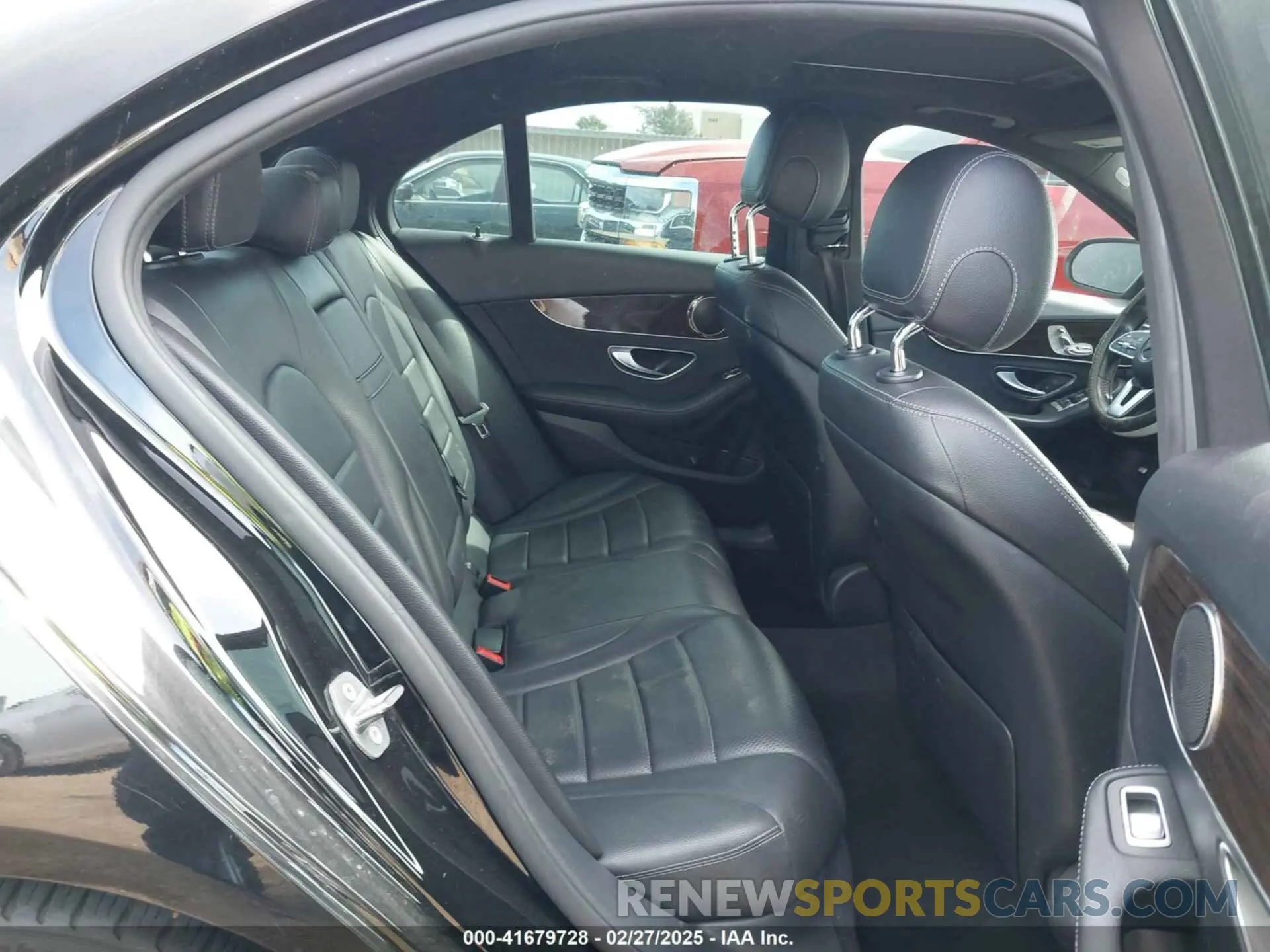 8 Photograph of a damaged car WDDWF8DB1KR483795 MERCEDES-BENZ C 300 2019