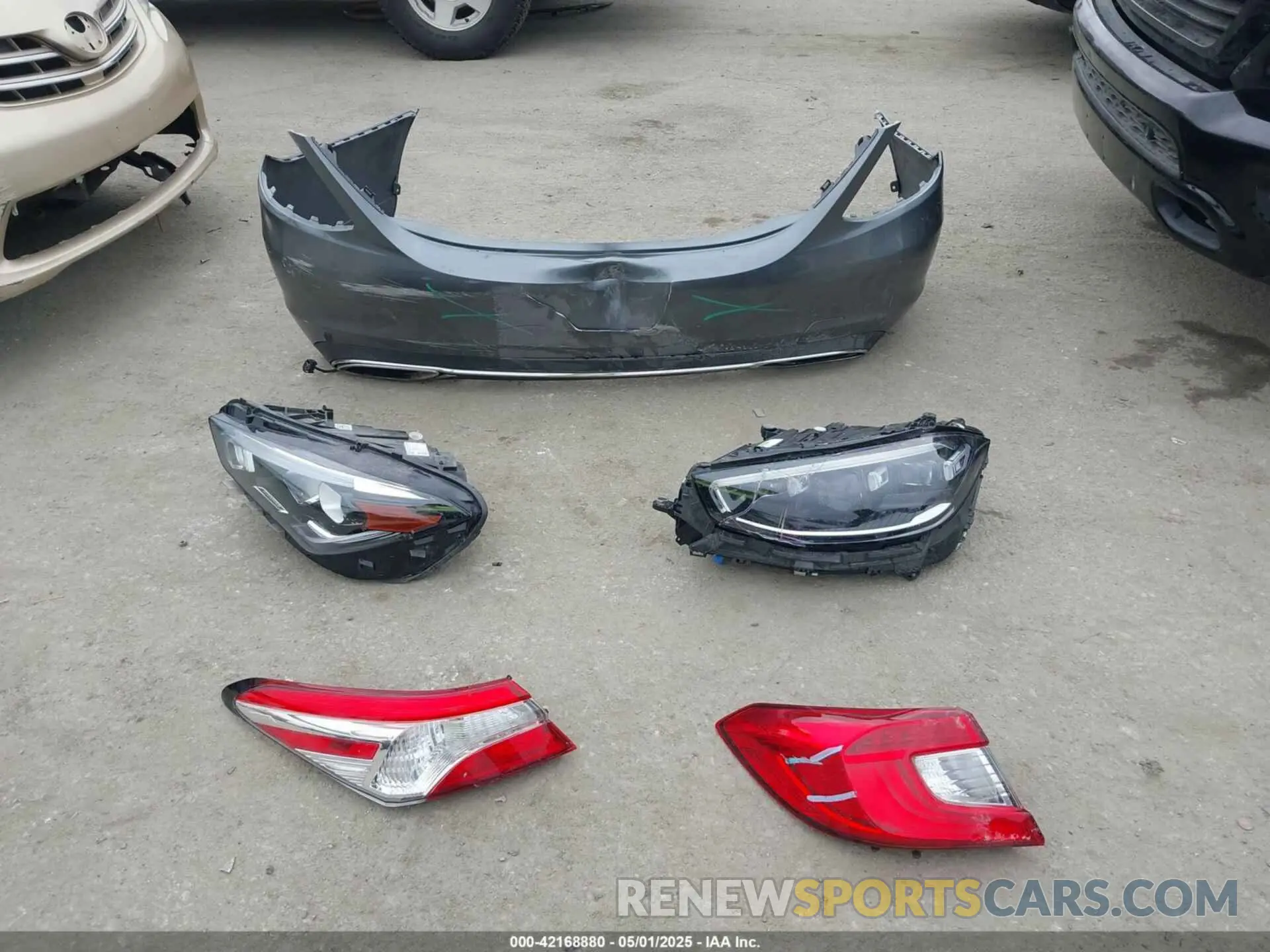 12 Photograph of a damaged car WDDWF8DB4KR463153 MERCEDES-BENZ C 300 2019