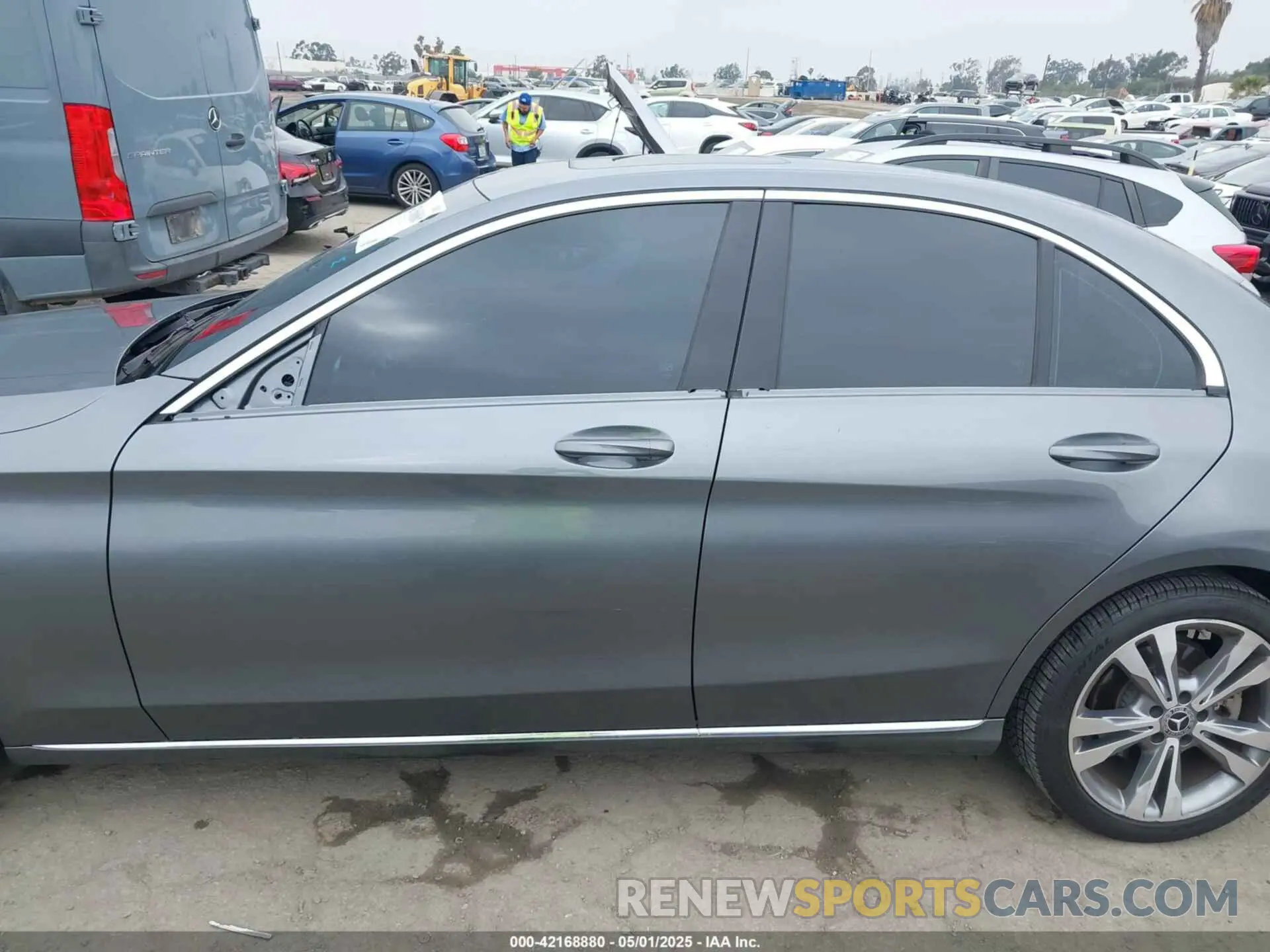 15 Photograph of a damaged car WDDWF8DB4KR463153 MERCEDES-BENZ C 300 2019