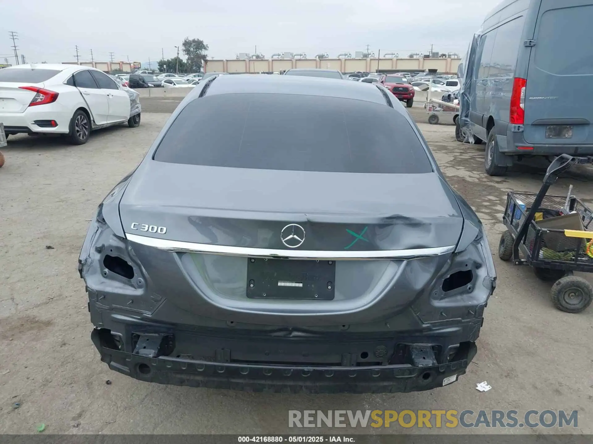 17 Photograph of a damaged car WDDWF8DB4KR463153 MERCEDES-BENZ C 300 2019