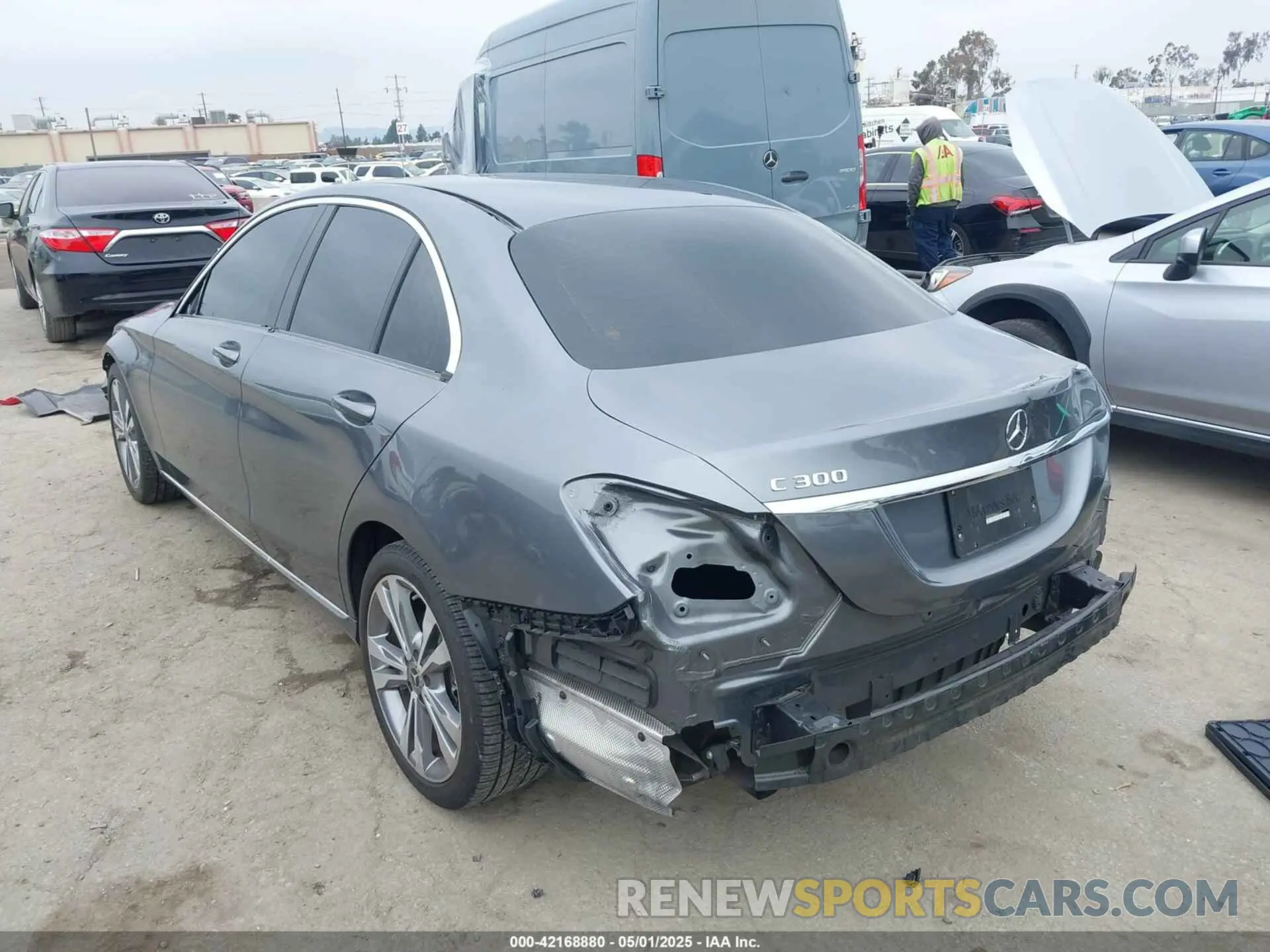 3 Photograph of a damaged car WDDWF8DB4KR463153 MERCEDES-BENZ C 300 2019
