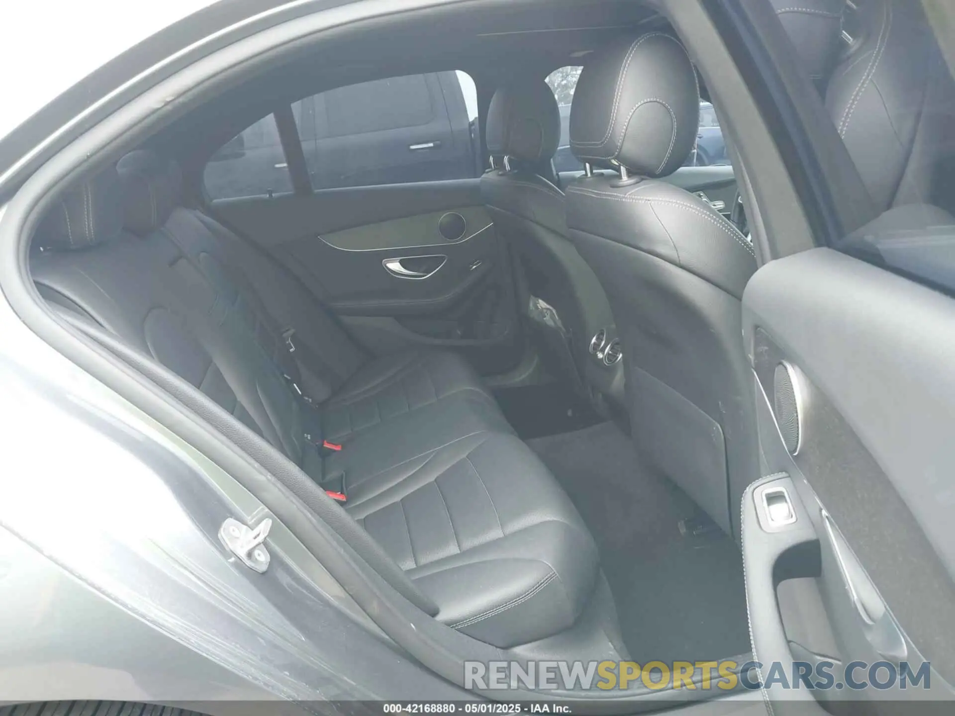 8 Photograph of a damaged car WDDWF8DB4KR463153 MERCEDES-BENZ C 300 2019