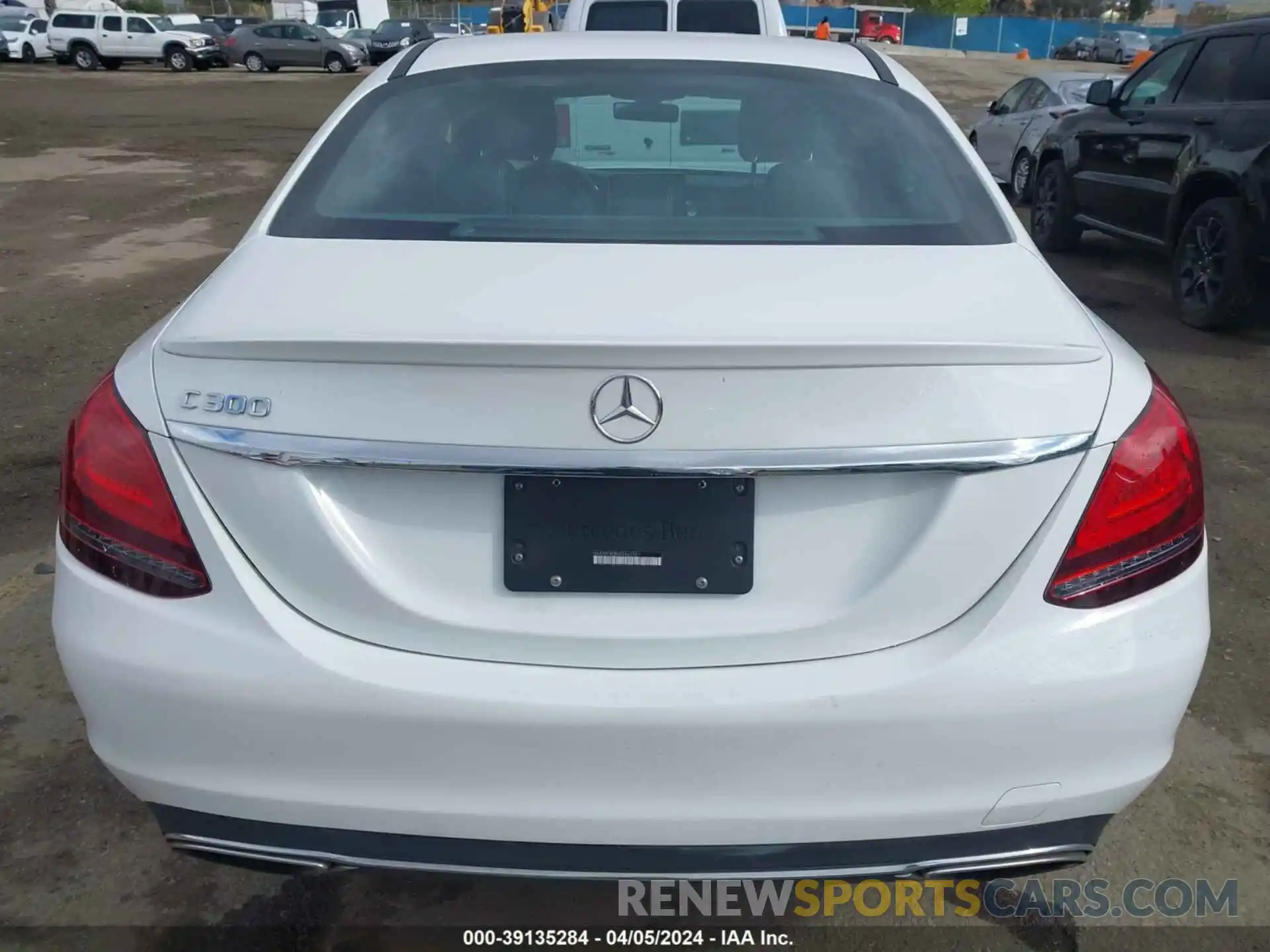 17 Photograph of a damaged car WDDWF8DB5KR462951 MERCEDES-BENZ C 300 2019