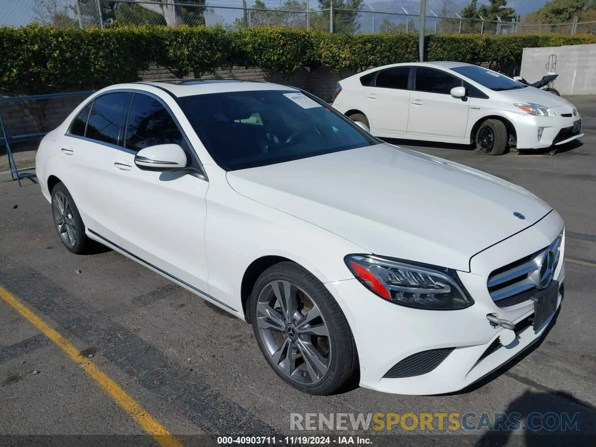 1 Photograph of a damaged car WDDWF8DB7KR482361 MERCEDES-BENZ C 300 2019