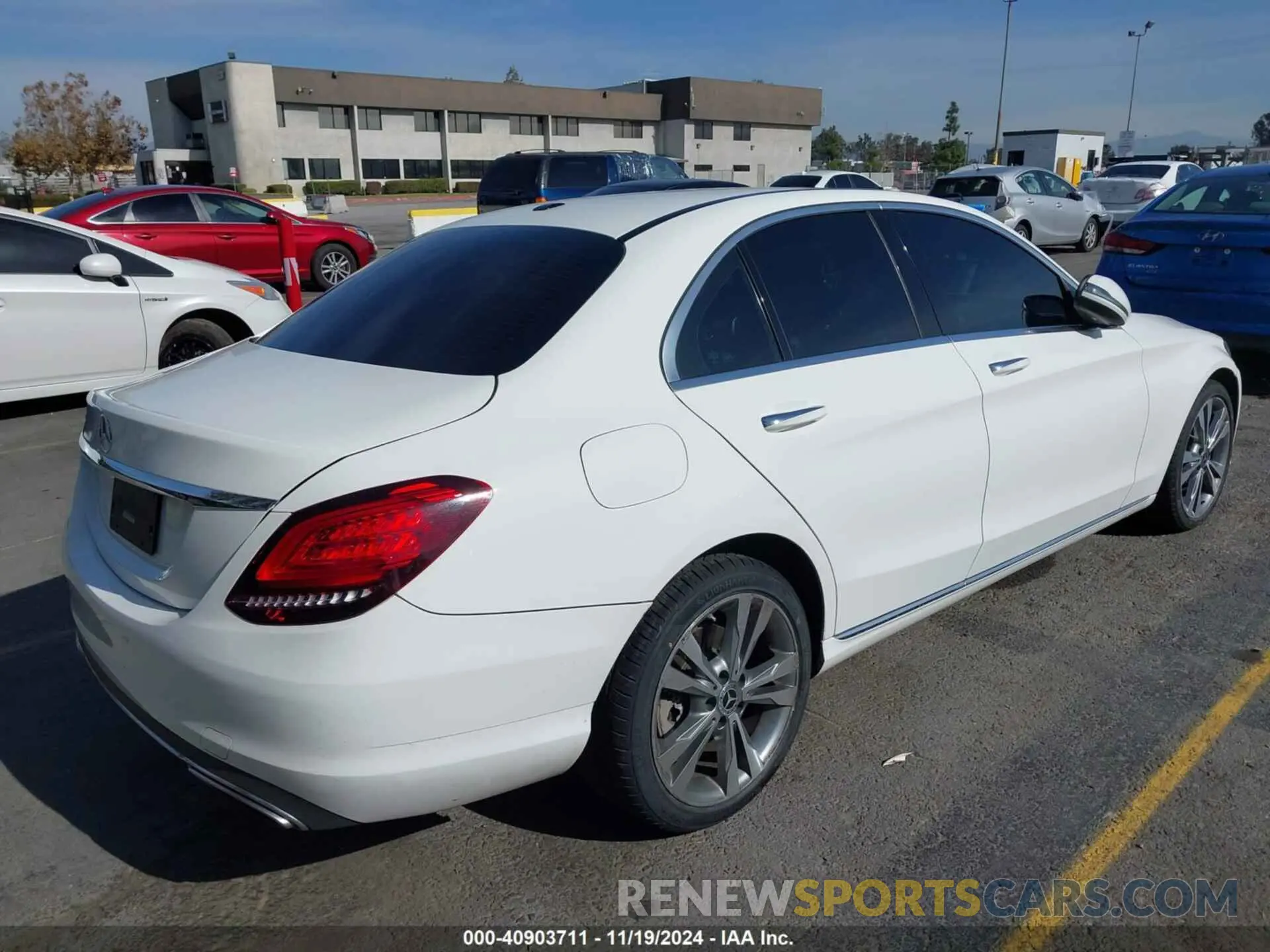 4 Photograph of a damaged car WDDWF8DB7KR482361 MERCEDES-BENZ C 300 2019