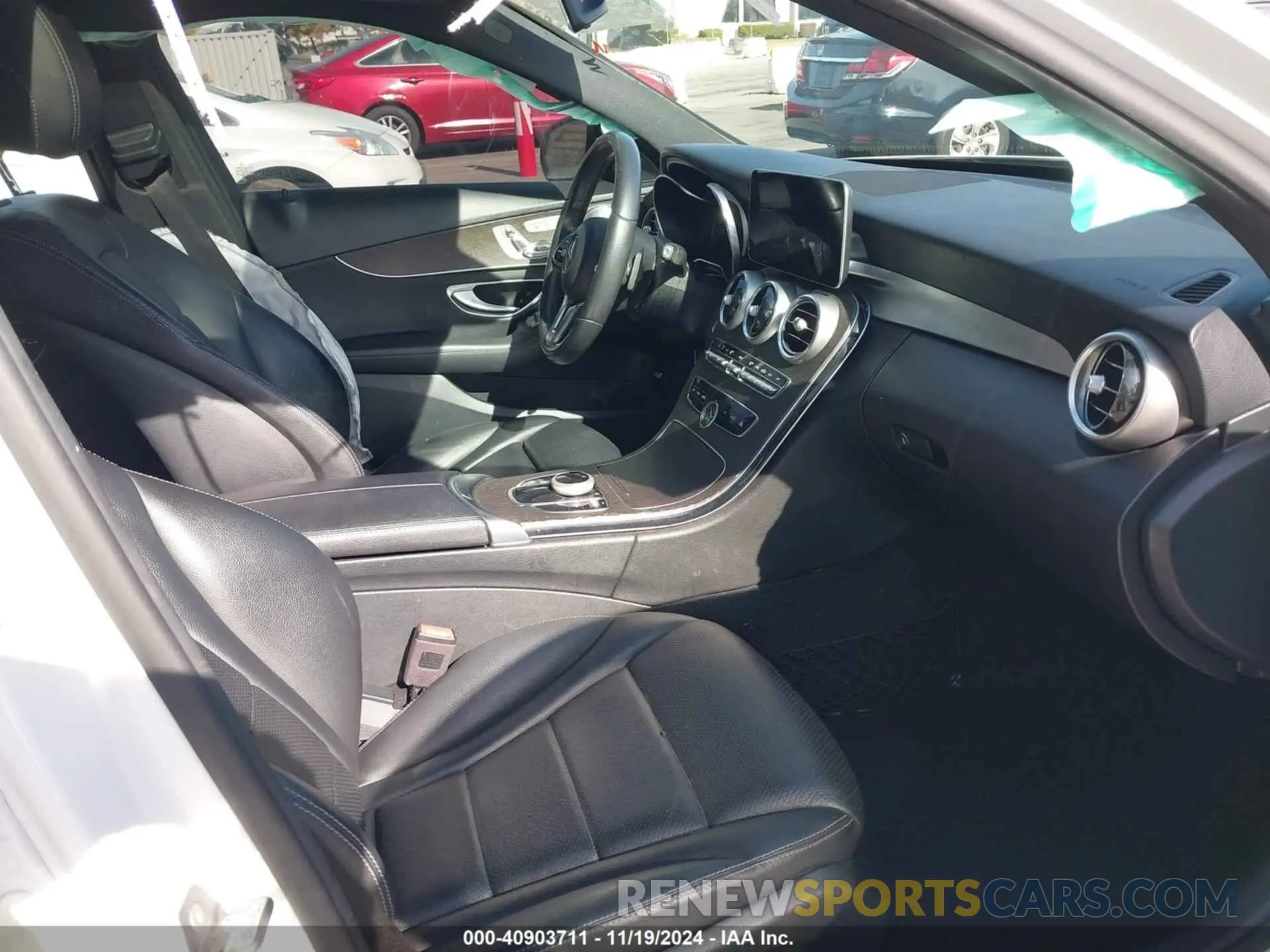 5 Photograph of a damaged car WDDWF8DB7KR482361 MERCEDES-BENZ C 300 2019