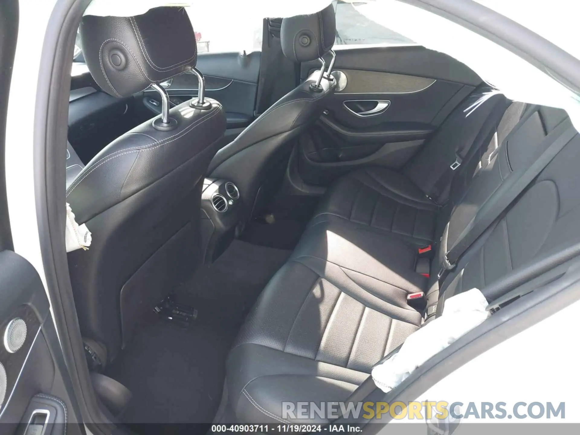 8 Photograph of a damaged car WDDWF8DB7KR482361 MERCEDES-BENZ C 300 2019