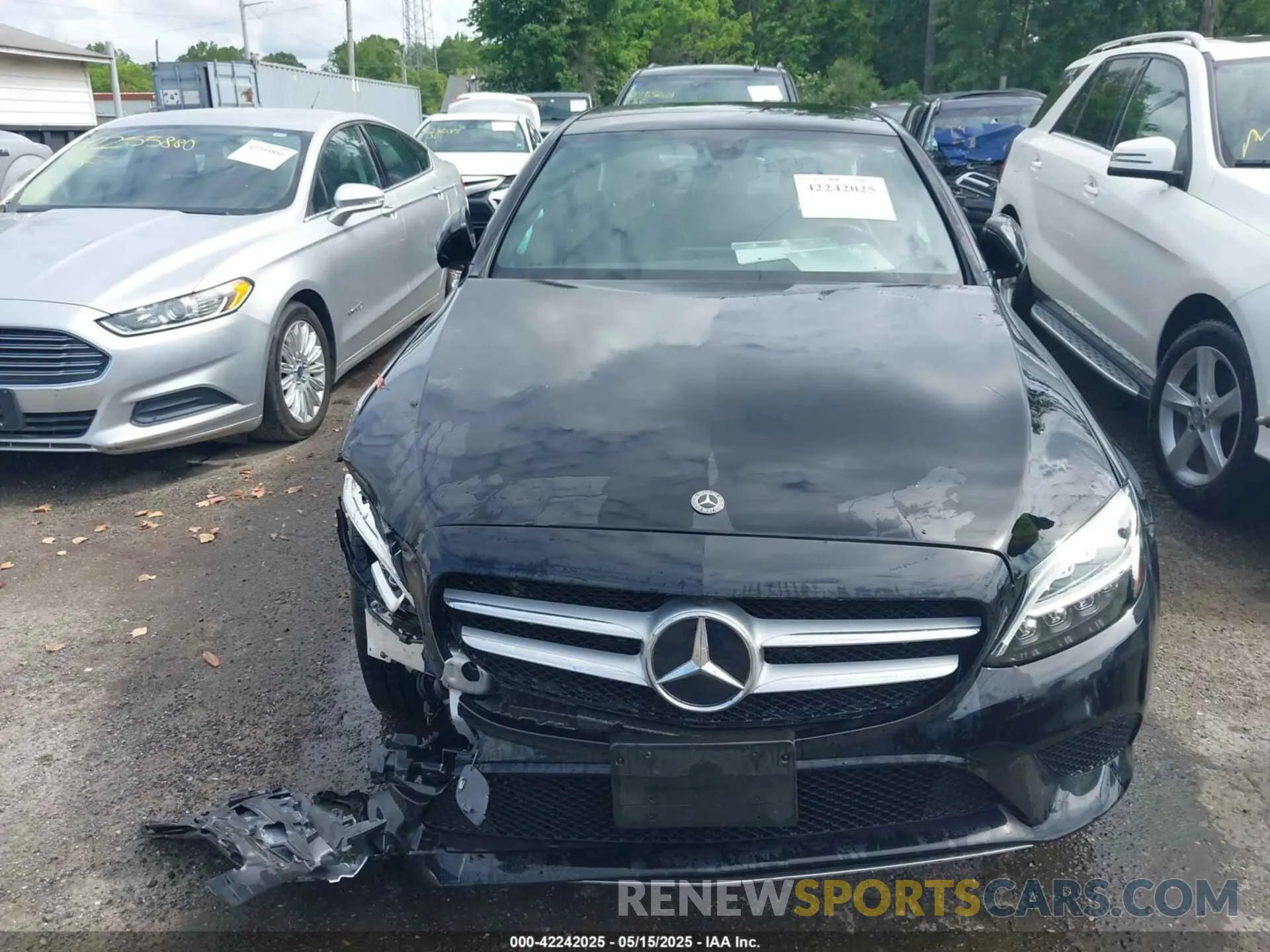 12 Photograph of a damaged car WDDWF8EB1KR459513 MERCEDES-BENZ C 300 2019