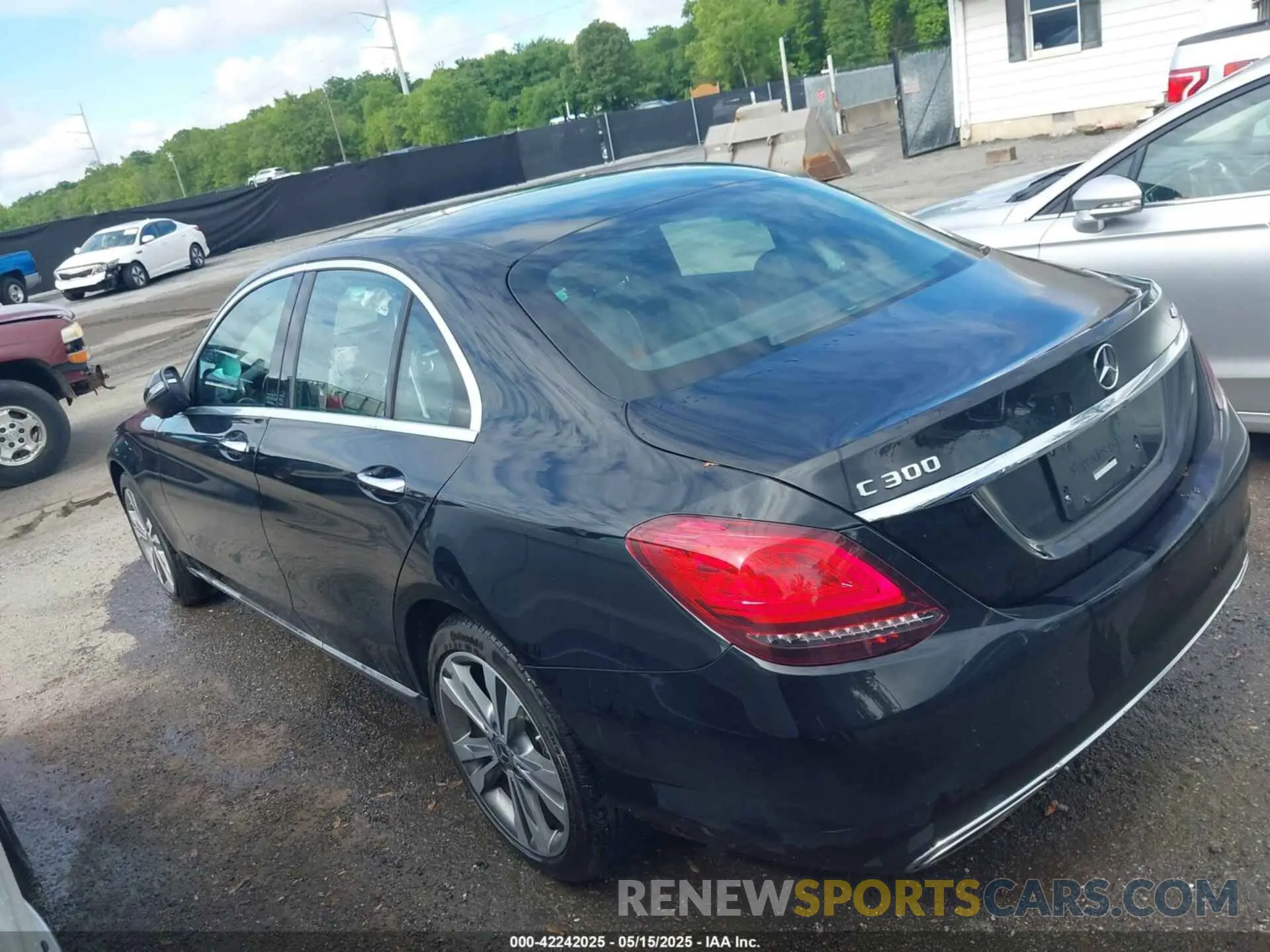 3 Photograph of a damaged car WDDWF8EB1KR459513 MERCEDES-BENZ C 300 2019