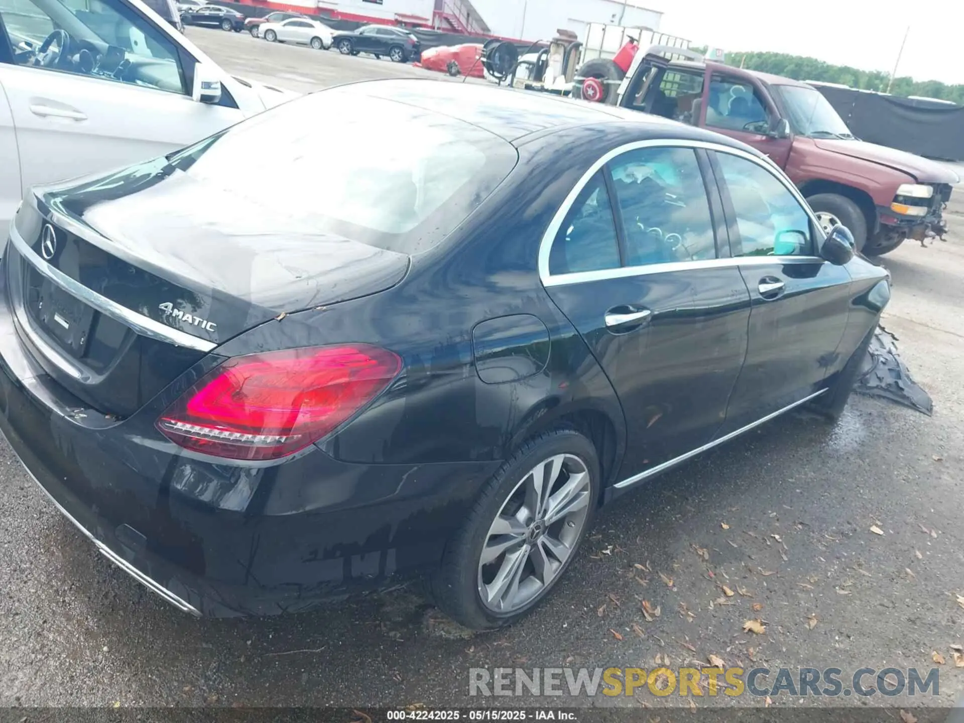4 Photograph of a damaged car WDDWF8EB1KR459513 MERCEDES-BENZ C 300 2019