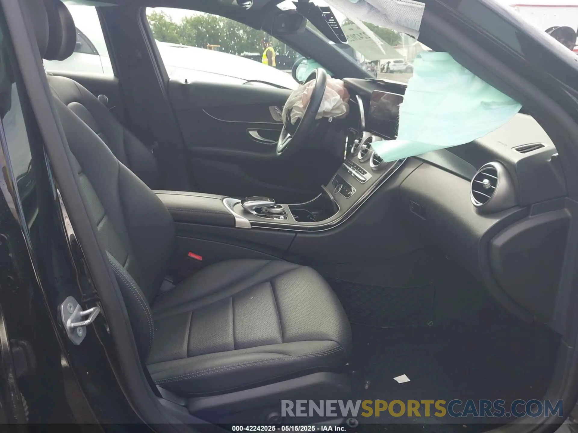 5 Photograph of a damaged car WDDWF8EB1KR459513 MERCEDES-BENZ C 300 2019