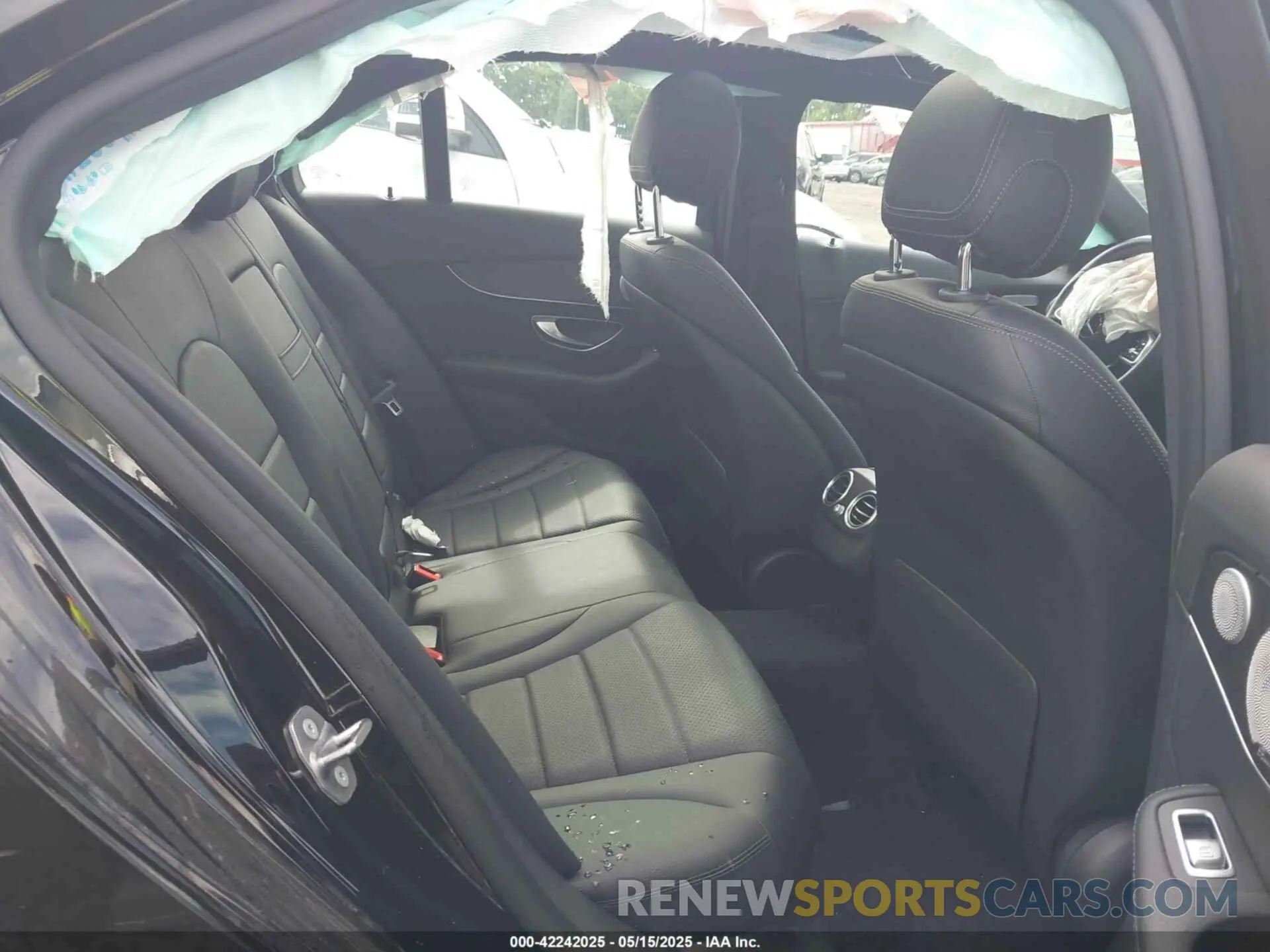 8 Photograph of a damaged car WDDWF8EB1KR459513 MERCEDES-BENZ C 300 2019