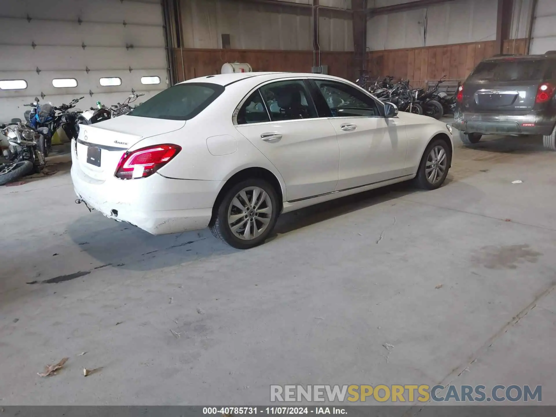 4 Photograph of a damaged car WDDWF8EB3KR501678 MERCEDES-BENZ C 300 2019