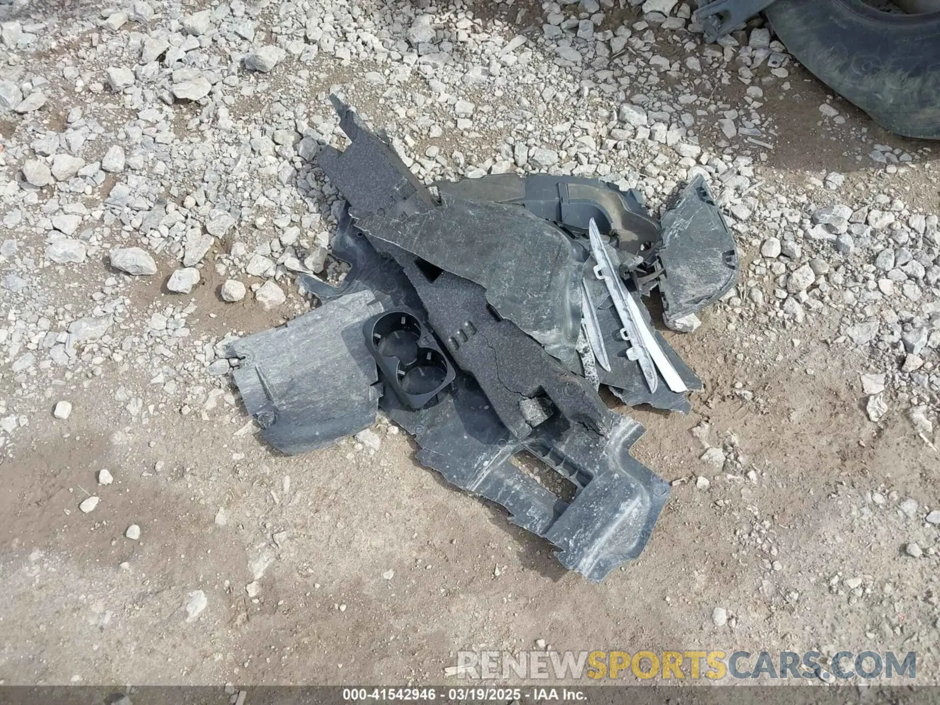 12 Photograph of a damaged car WDDWF8EB6KR458115 MERCEDES-BENZ C 300 2019