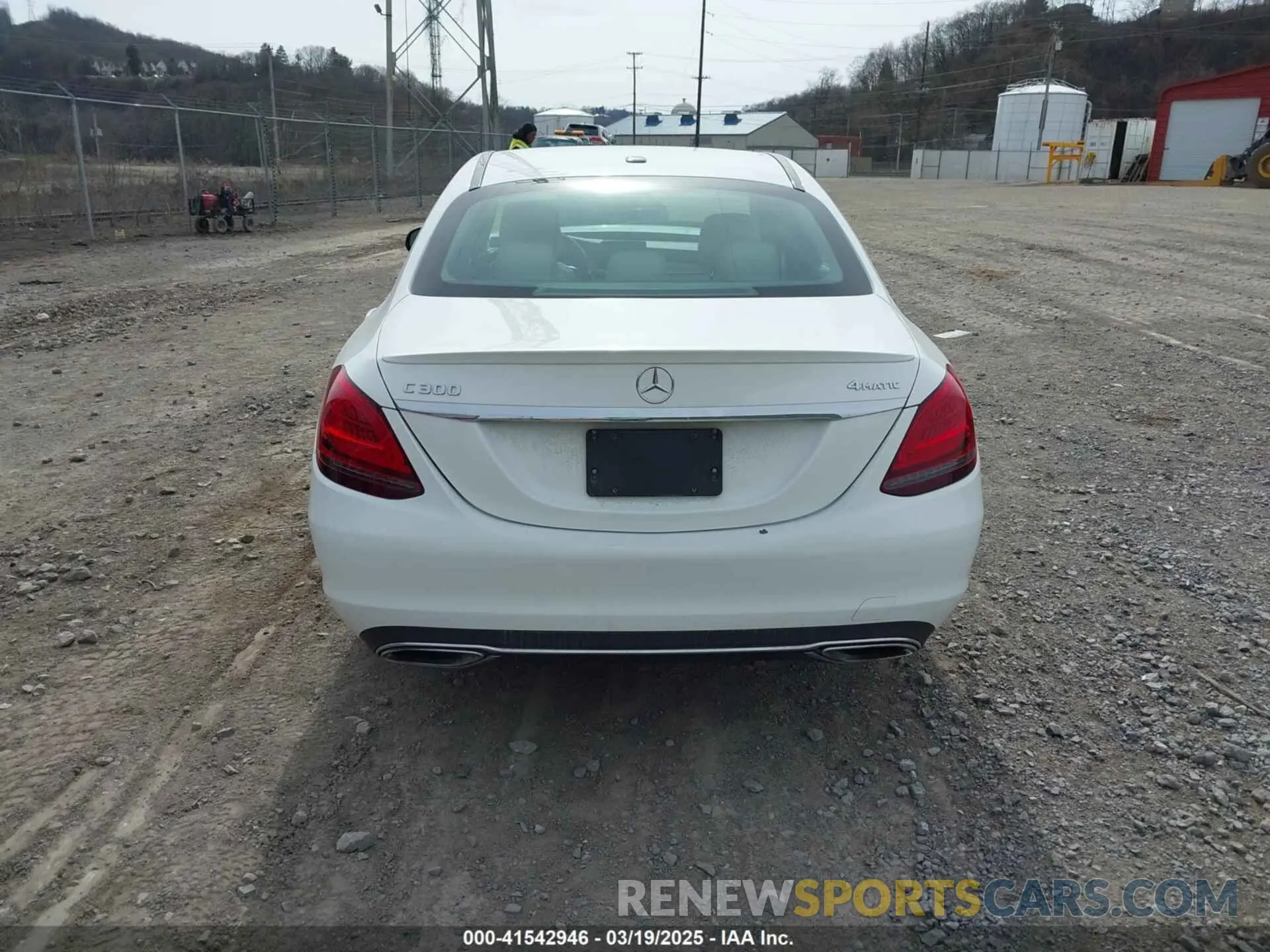 17 Photograph of a damaged car WDDWF8EB6KR458115 MERCEDES-BENZ C 300 2019