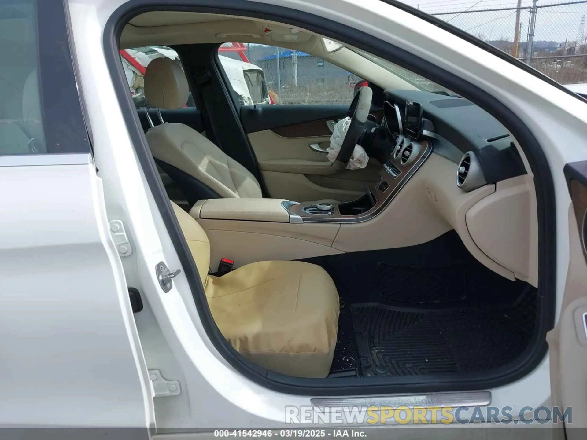 5 Photograph of a damaged car WDDWF8EB6KR458115 MERCEDES-BENZ C 300 2019